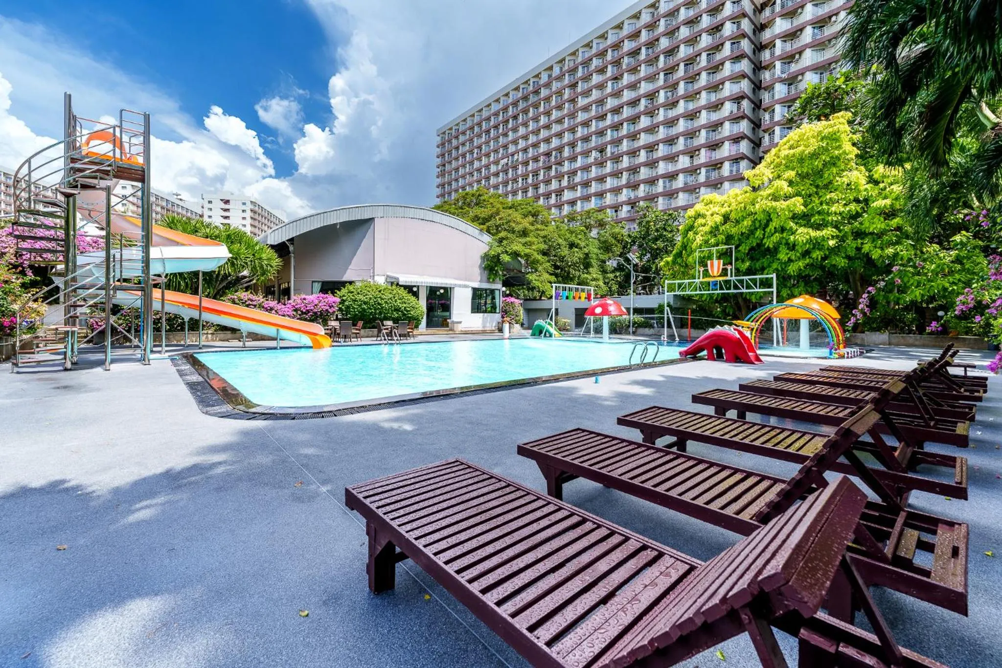 Swimming pool in Villa Navin
