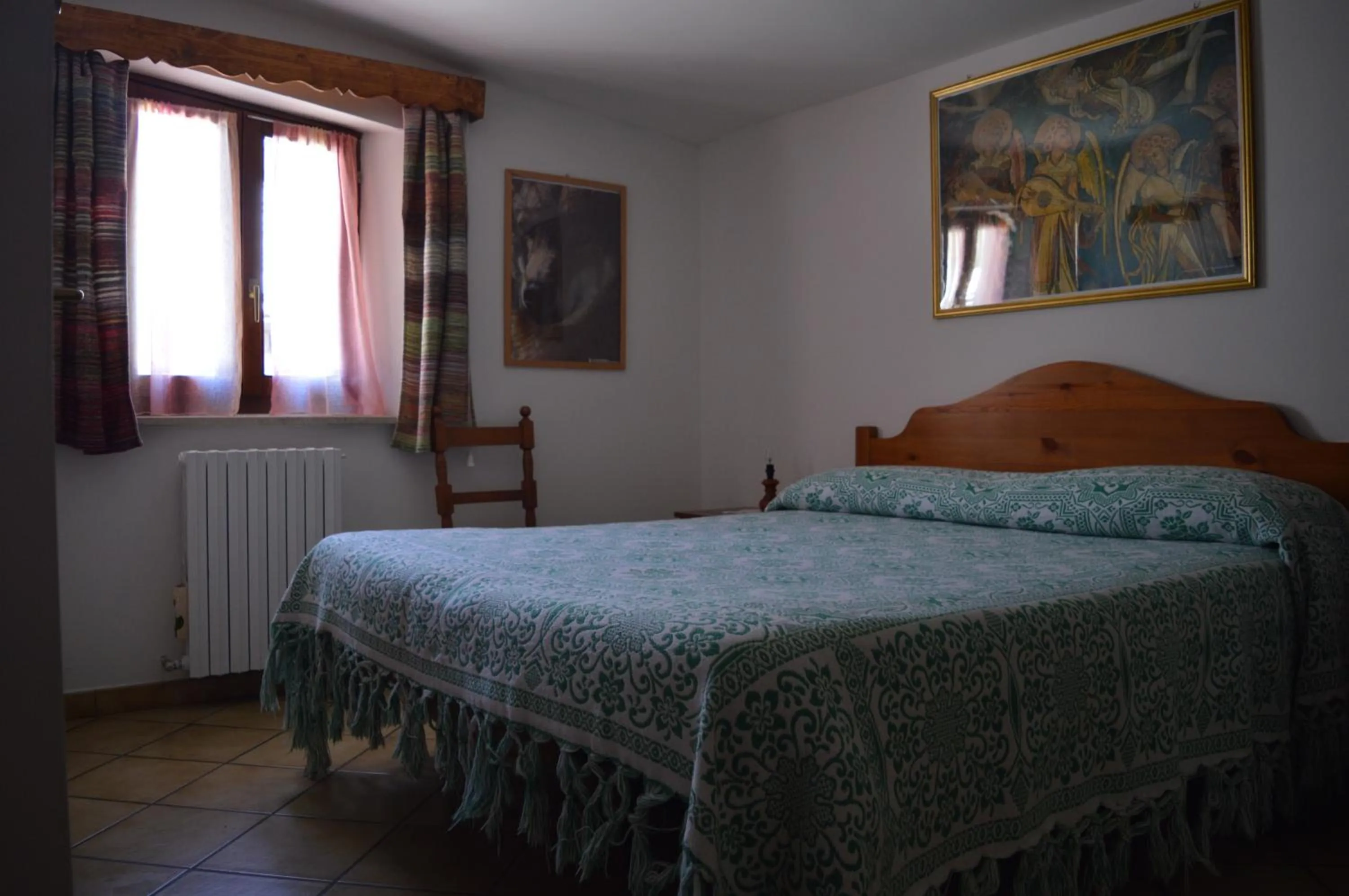 Photo of the whole room in Dulcamara