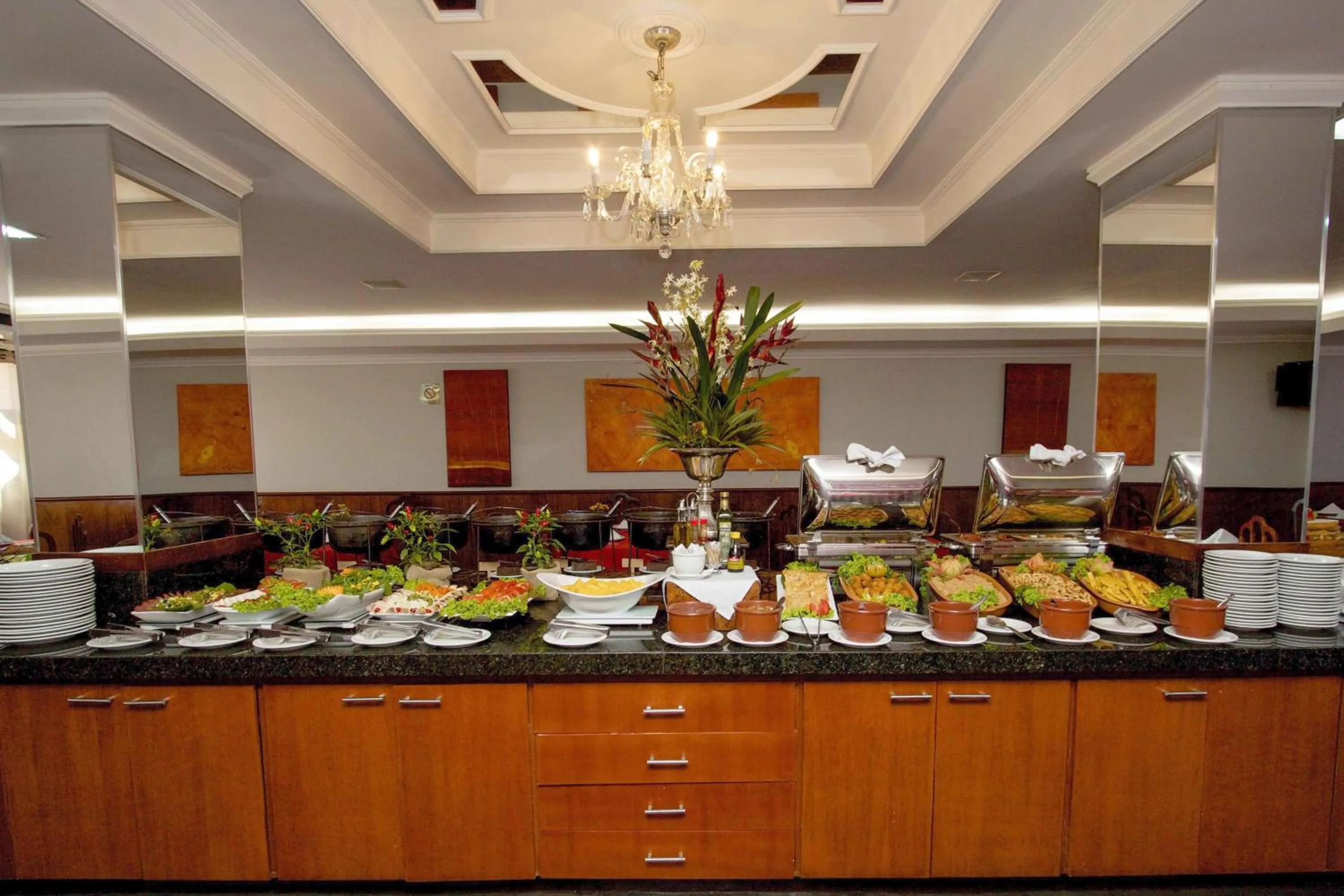 Restaurant/places to eat in Bristol Exceler Campo Grande