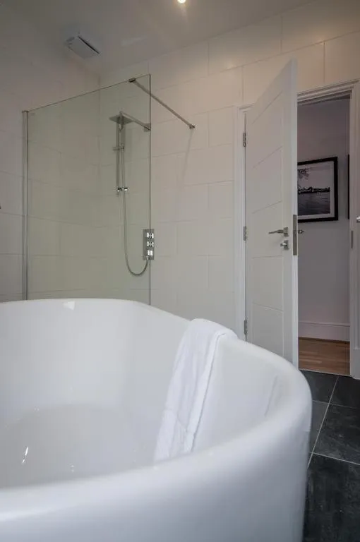 Bathroom in Garrick Mansions by Aeria Apartments