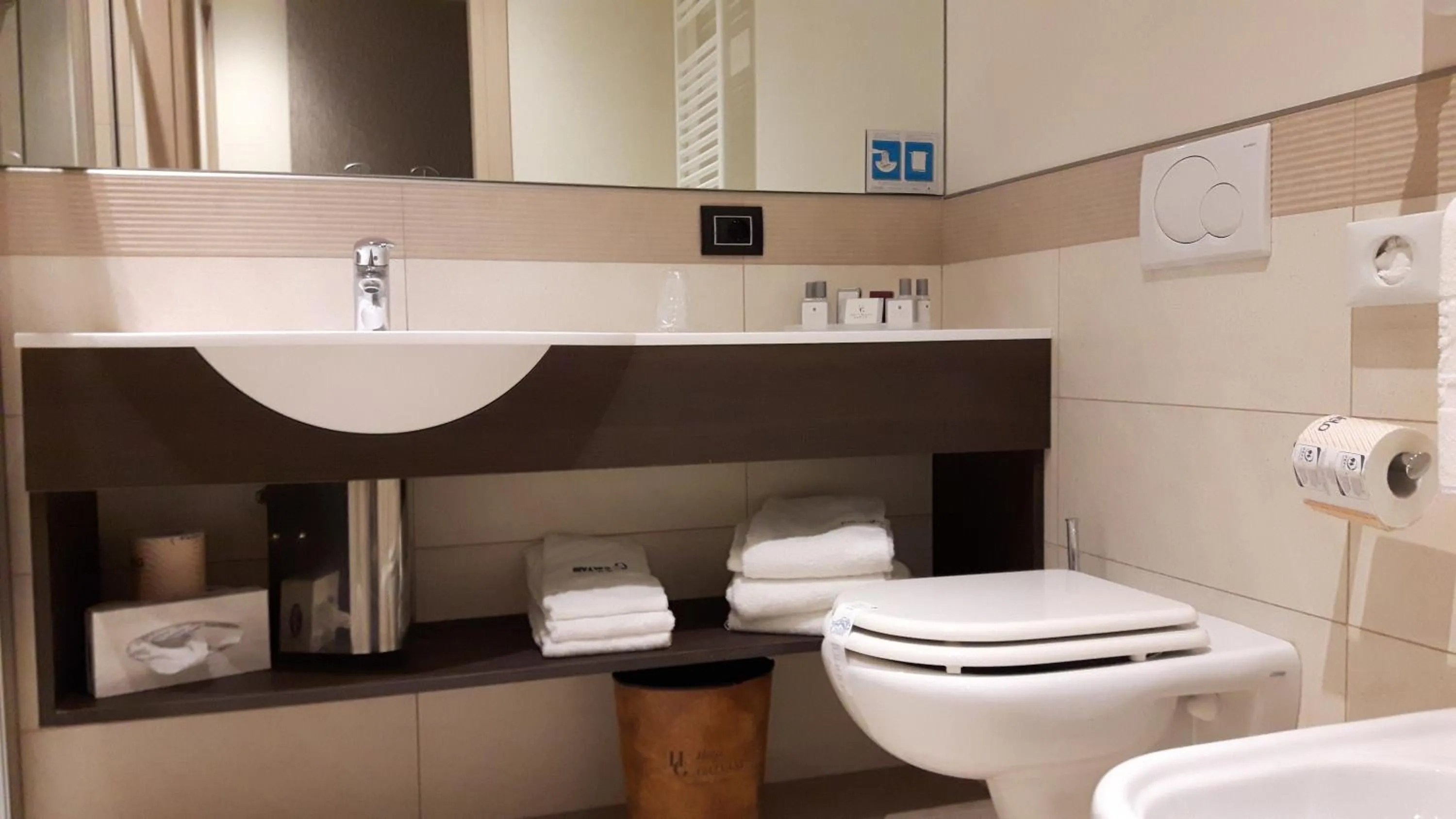 Bathroom in Hotel Galvani