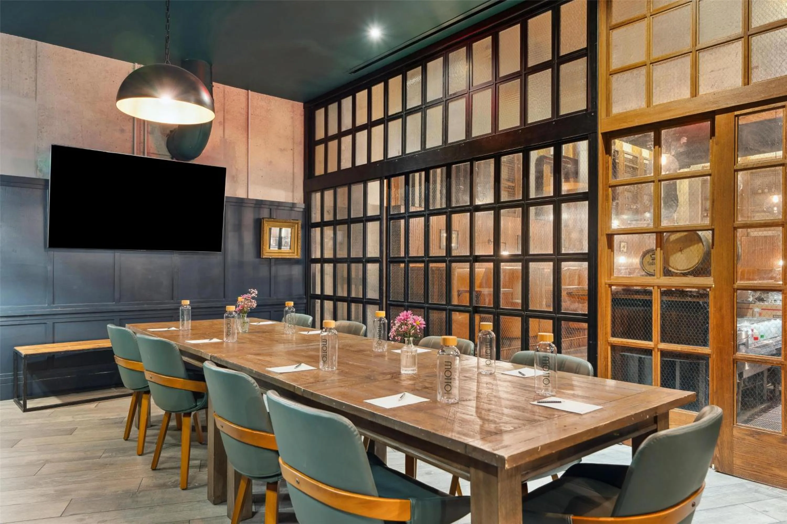 Lounge or bar in Motto by Hilton Washington DC City Center