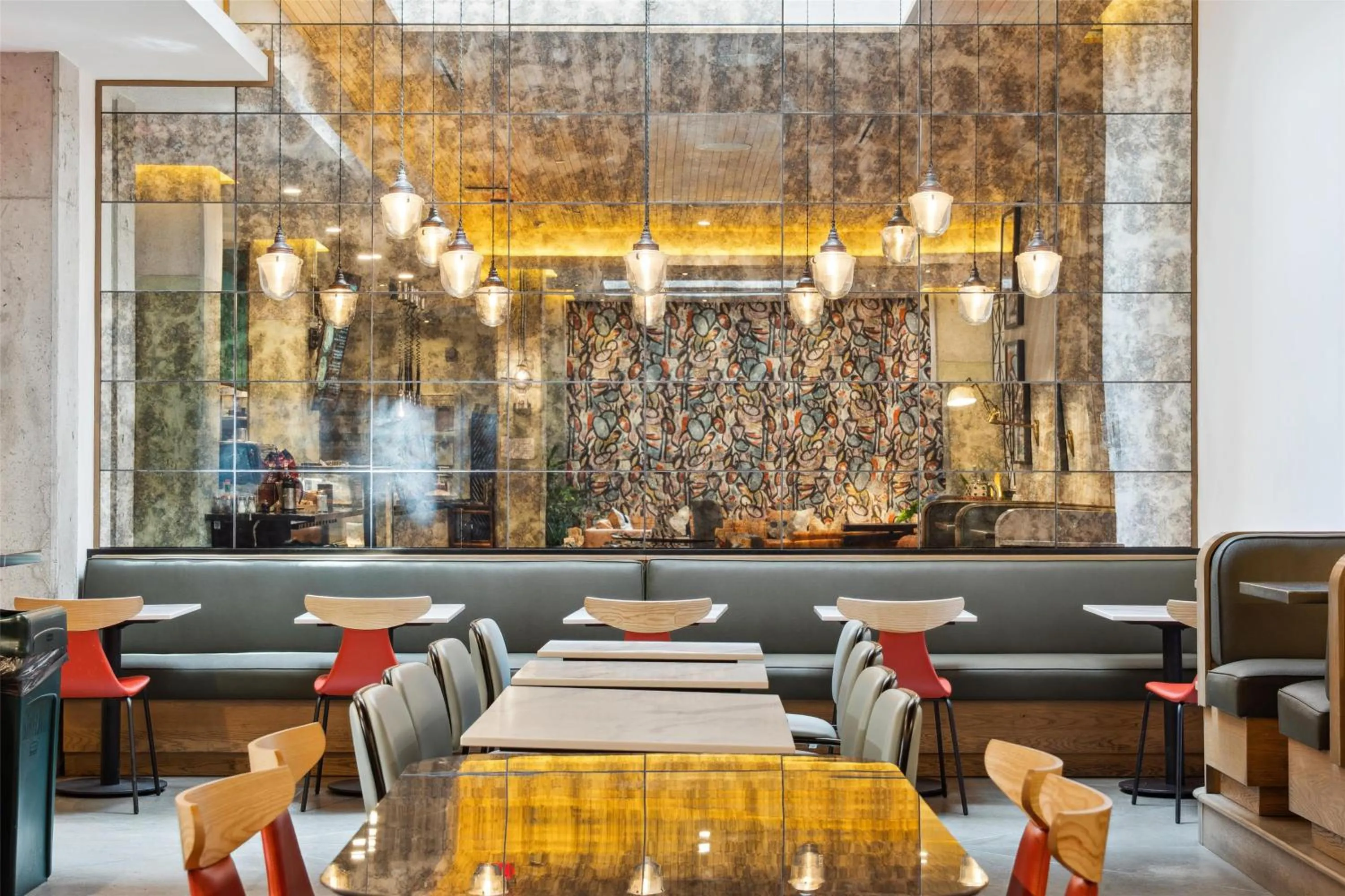 Lounge or bar in Motto by Hilton Washington DC City Center