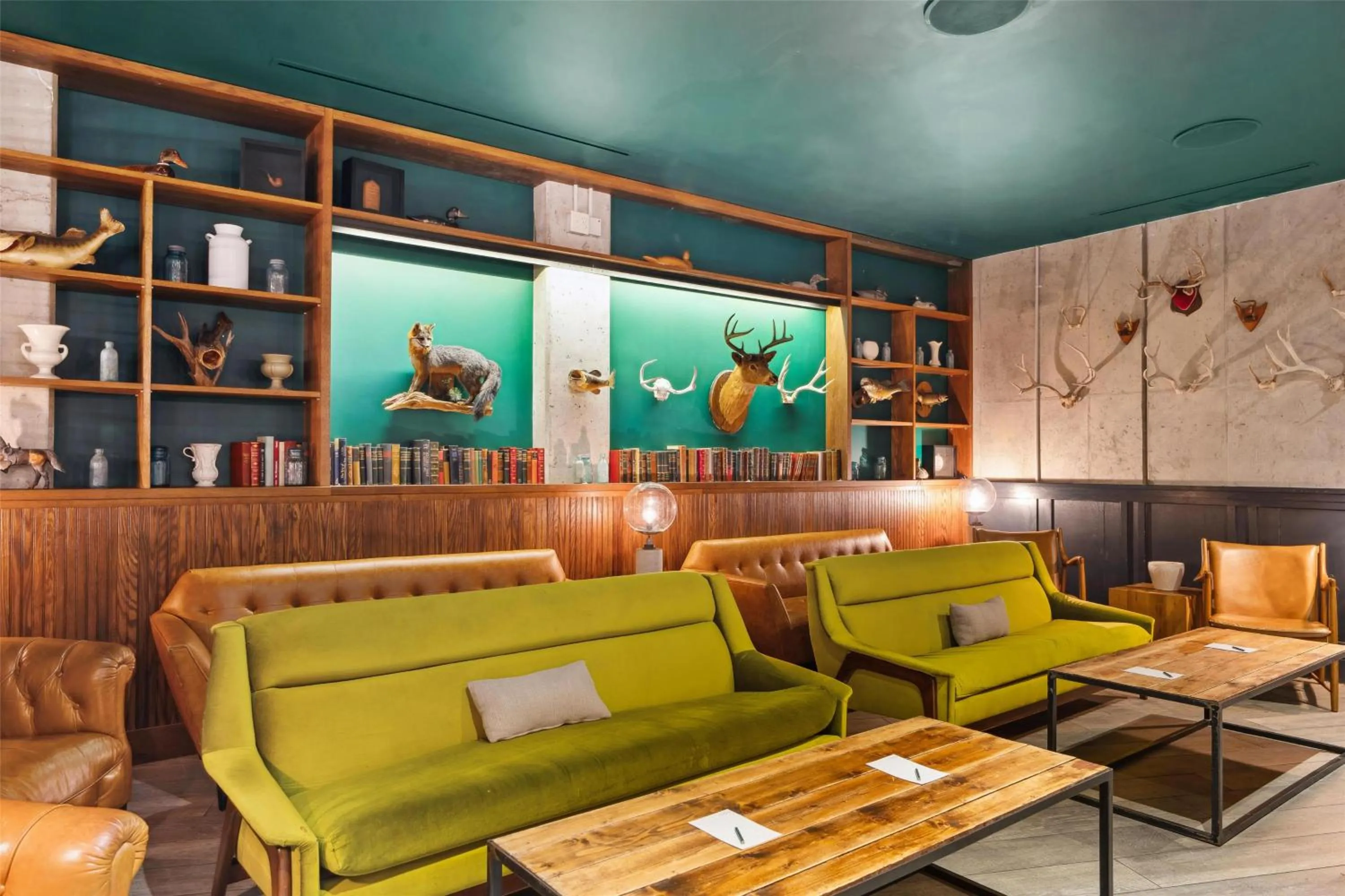 Lounge or bar in Motto by Hilton Washington DC City Center