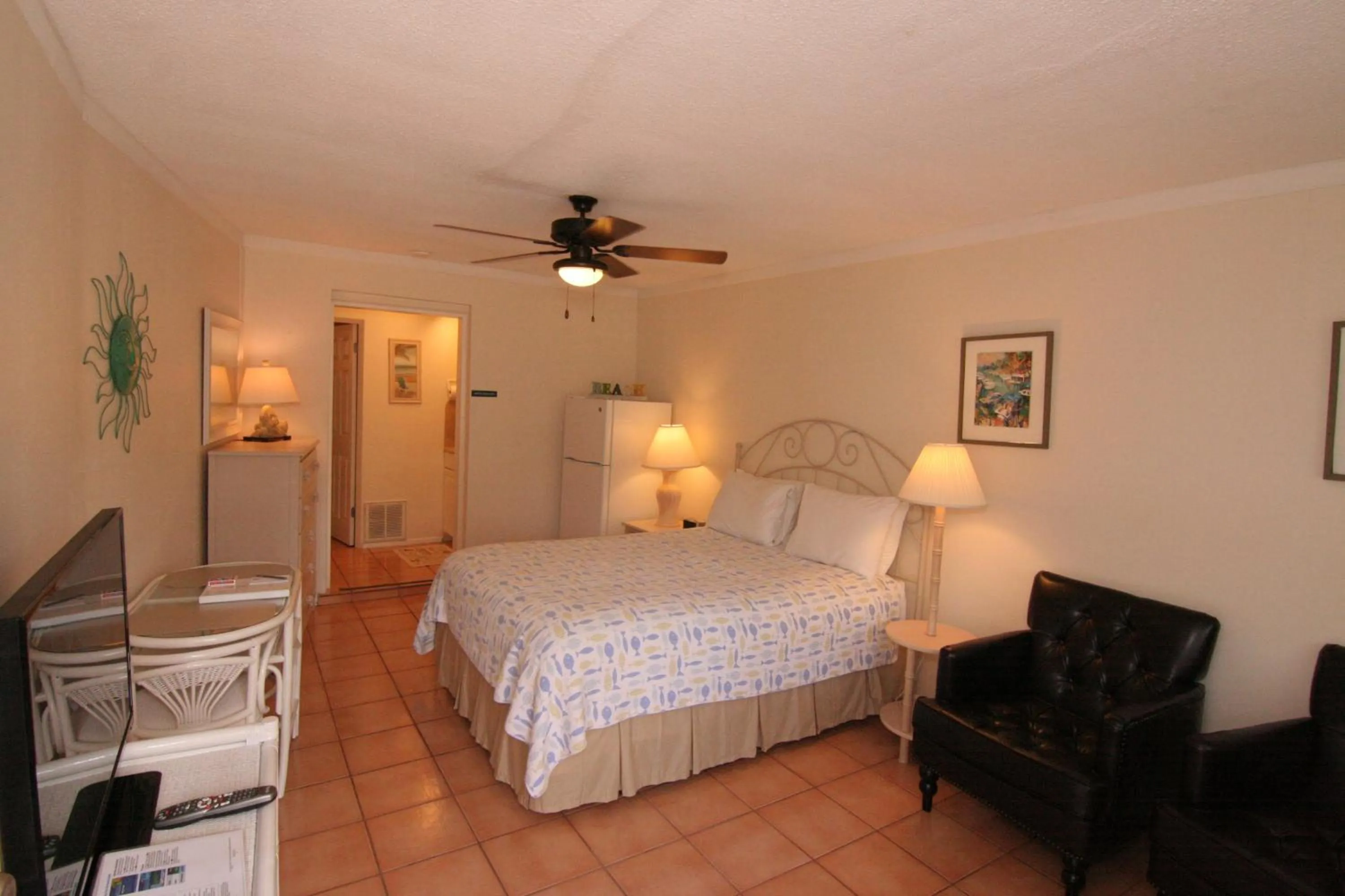 Photo of the whole room, Bed in Venice Beach Villas