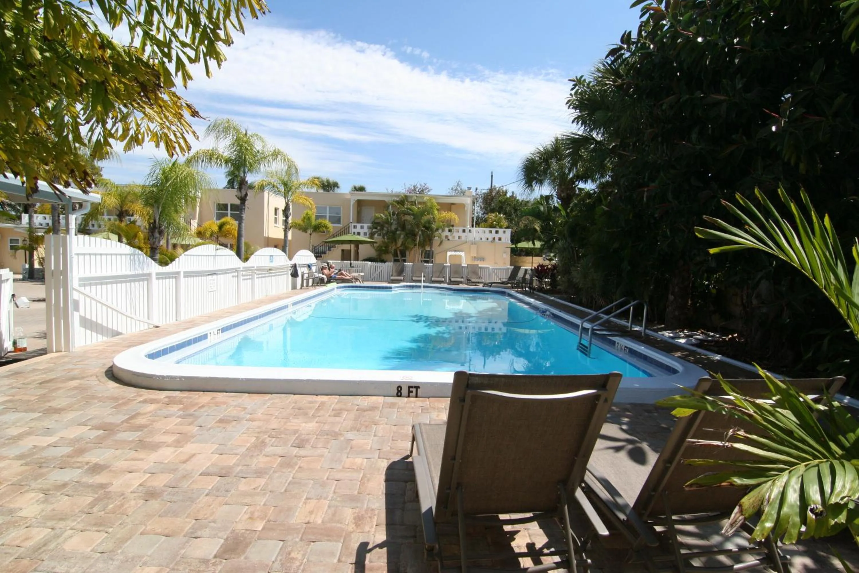 Swimming pool in Venice Beach Villas