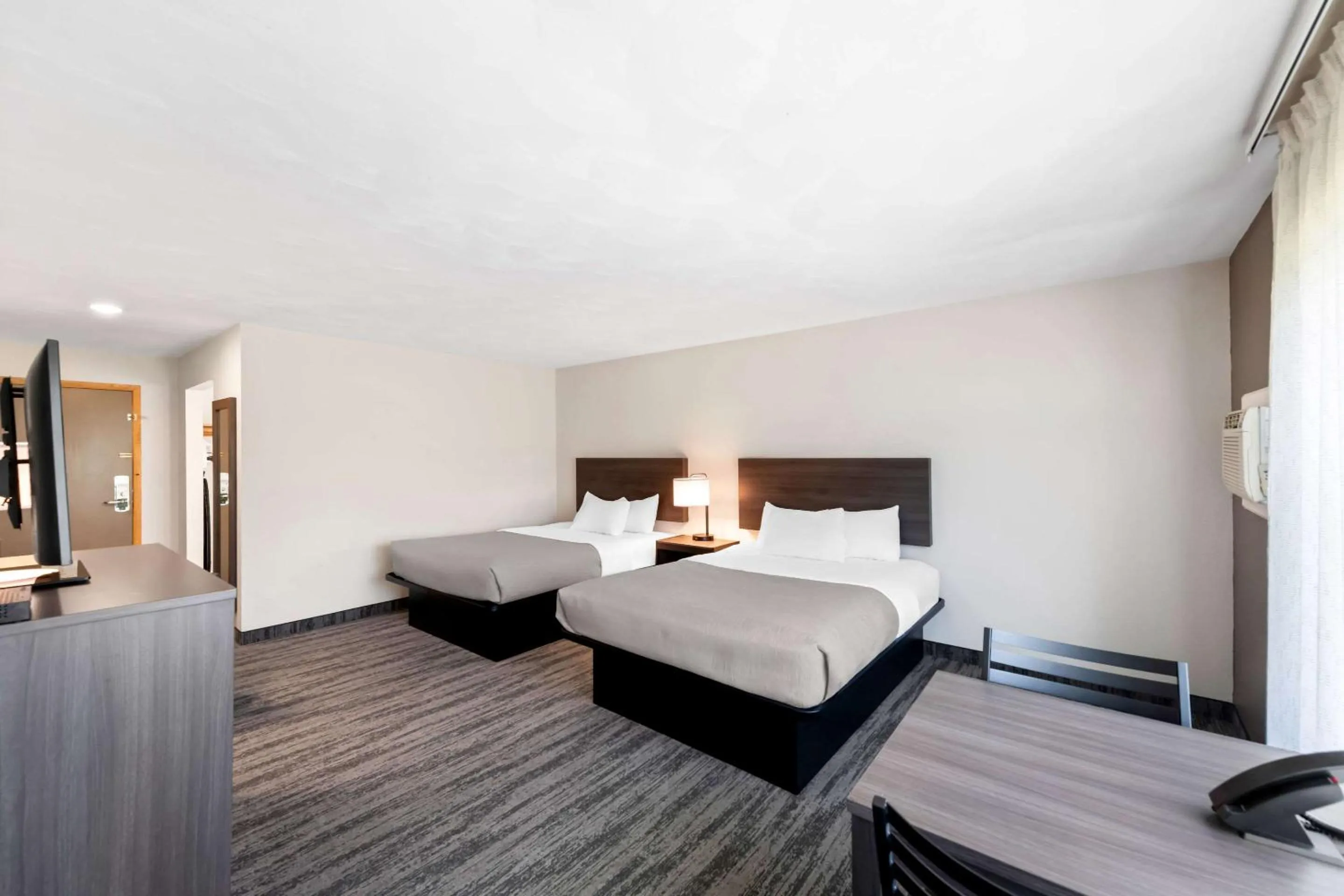 Bedroom, Bed in Quality Inn & Suites Munising