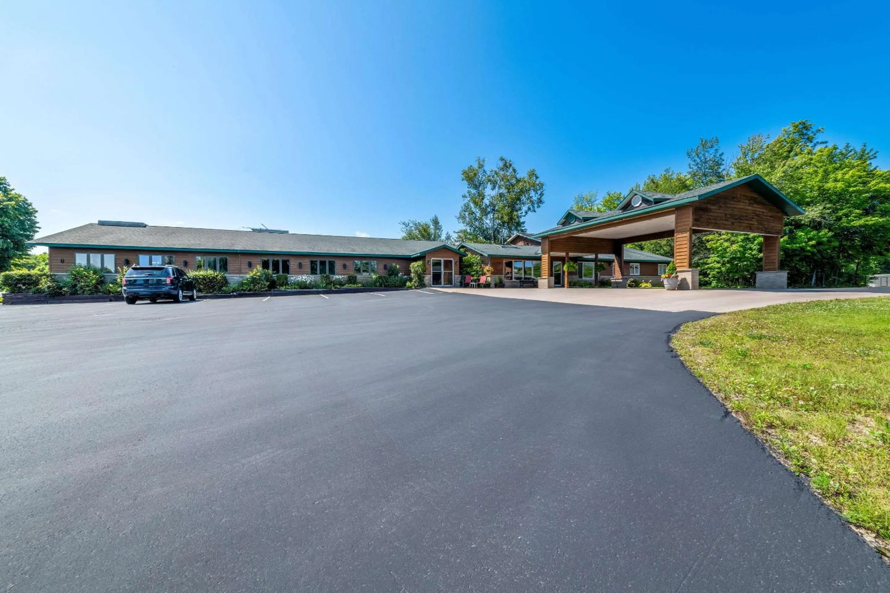 Property building in Quality Inn & Suites Munising