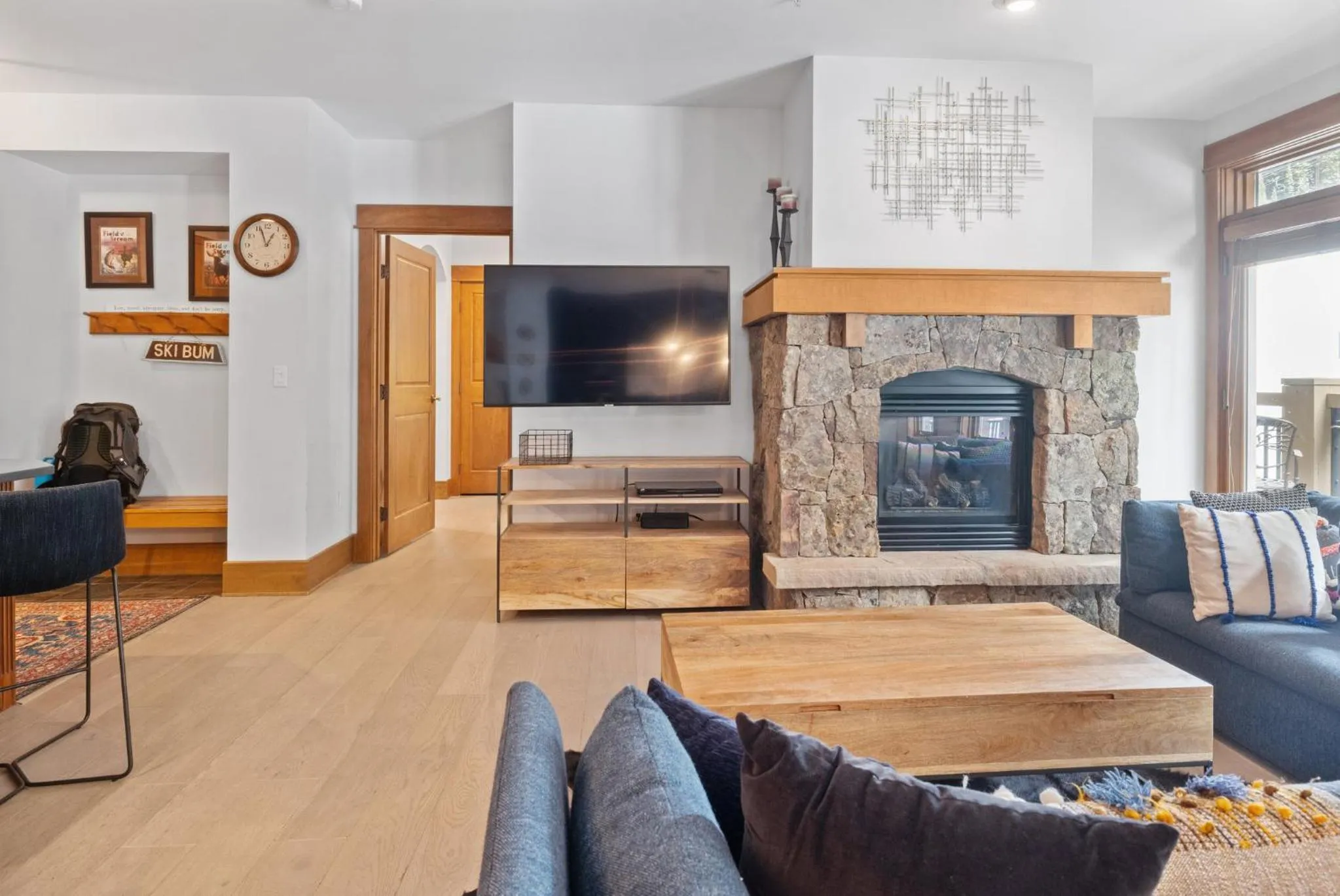 Living room in Timbers & Lone Eagle by Keystone Resort