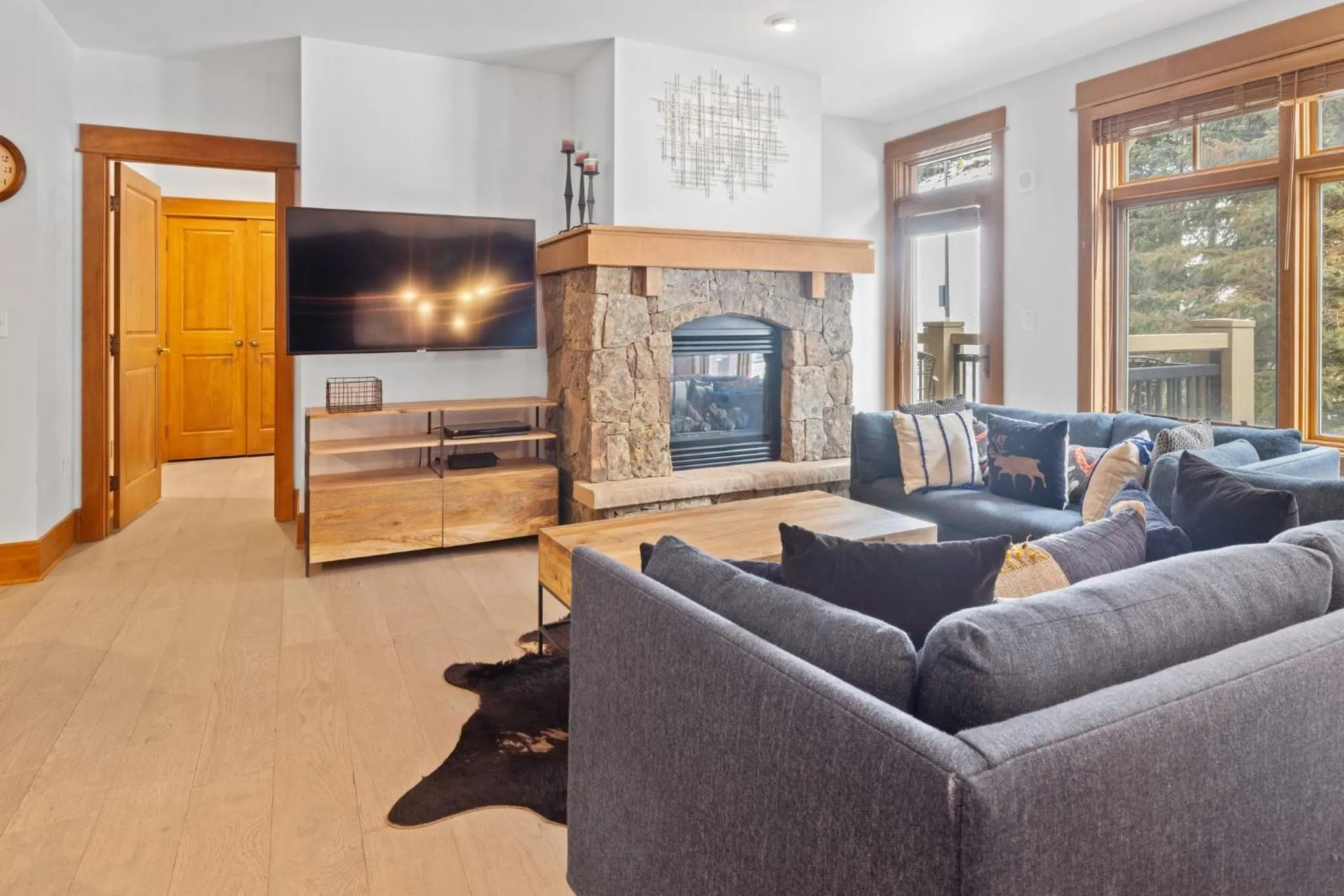 Living room in Timbers & Lone Eagle by Keystone Resort