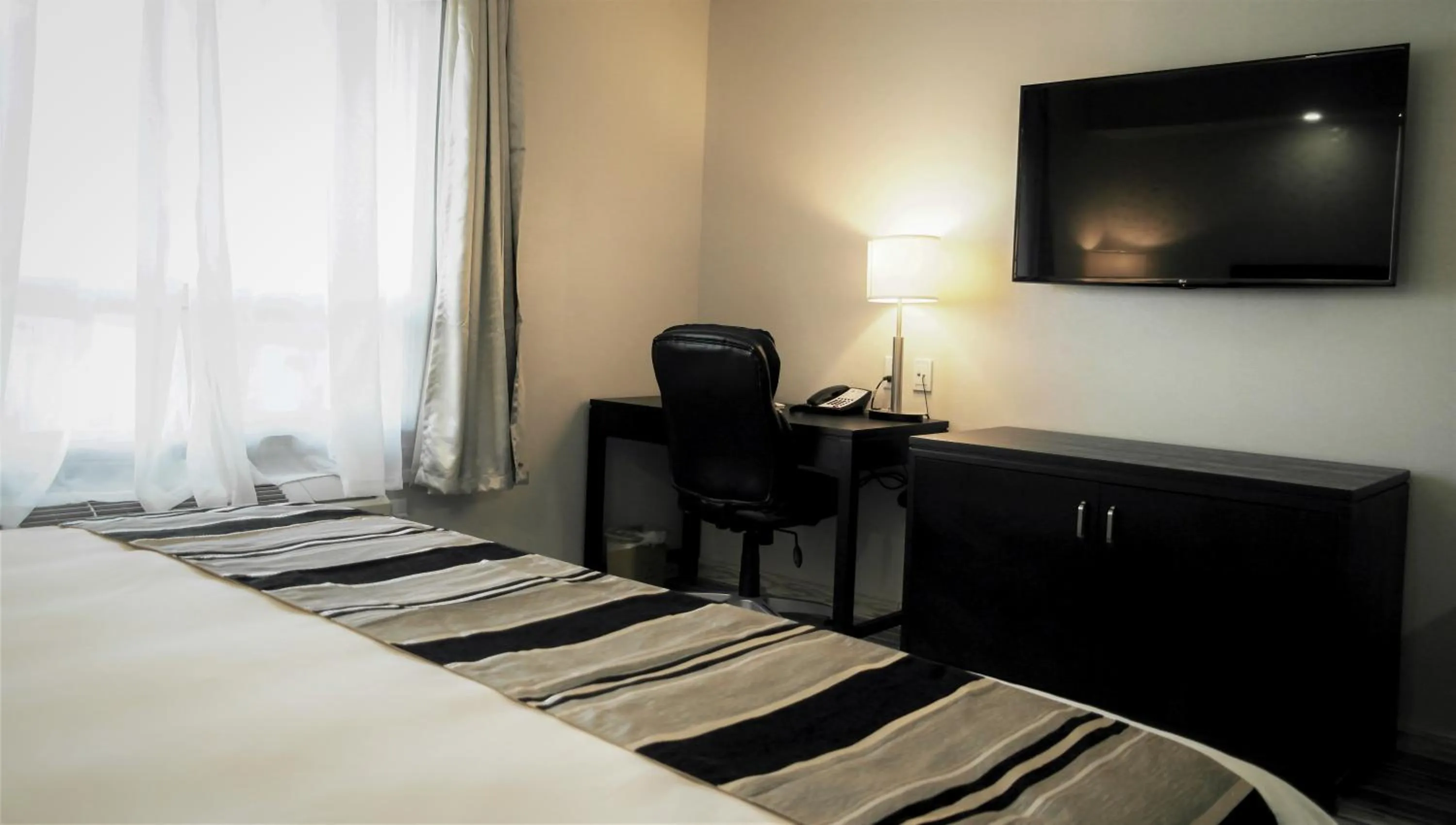 TV and multimedia, Room Photo in Stars Inn