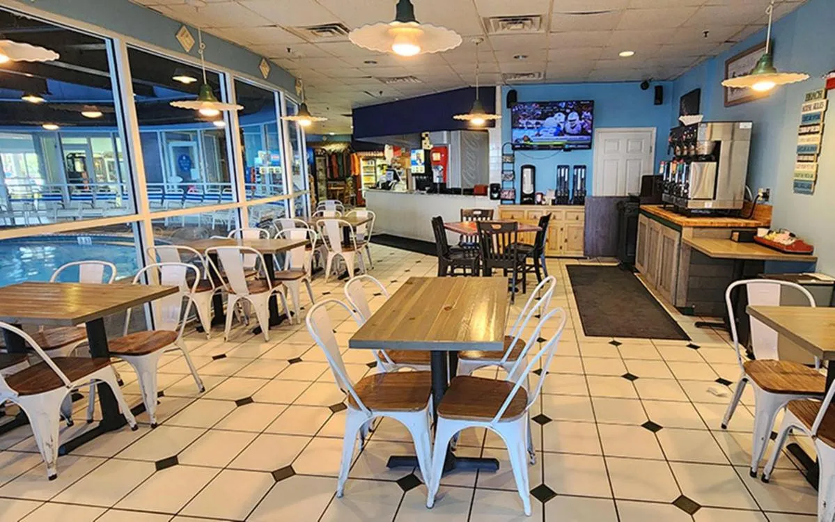 Food and drinks in Pelican Beach Resort Condos