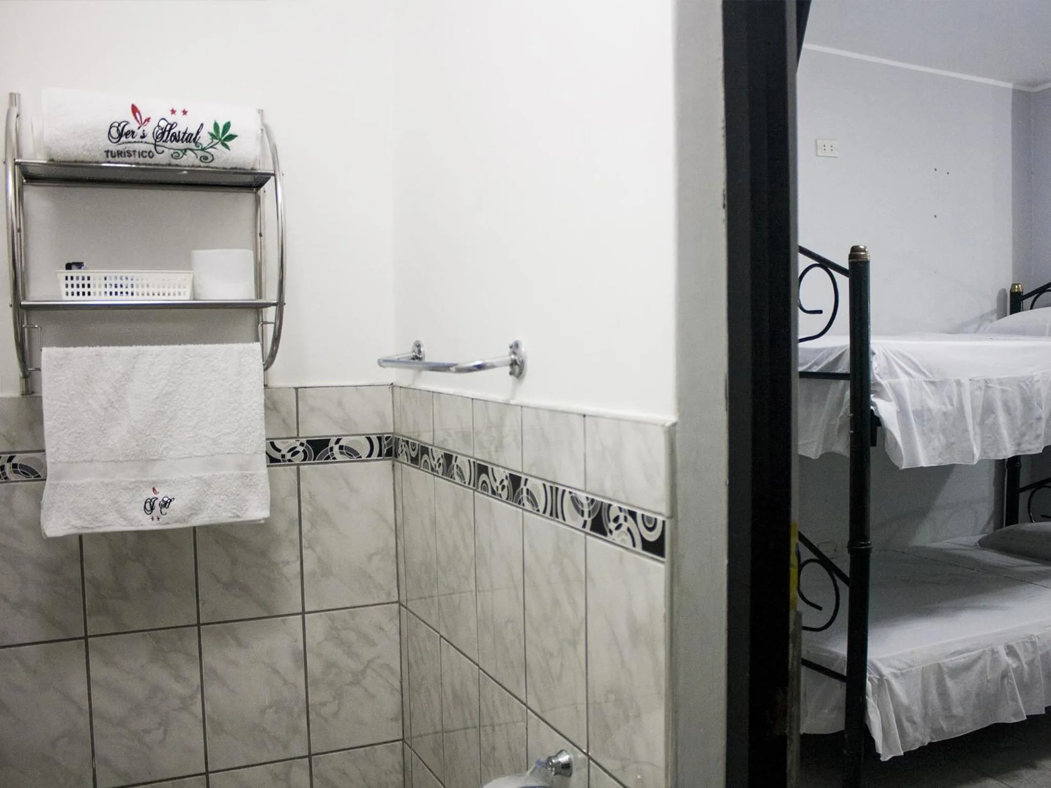 Photo of the whole room, Bed in Jer`s Hostal