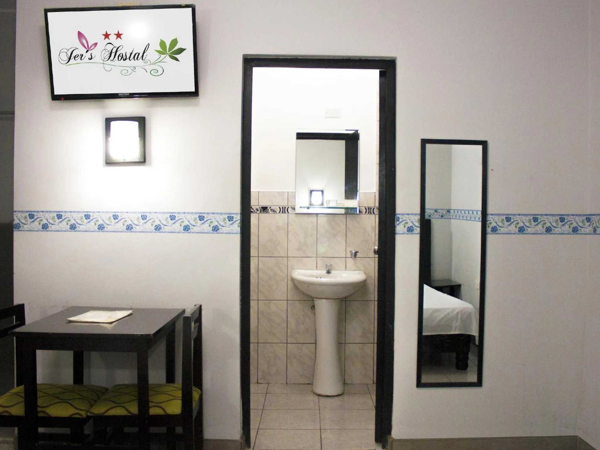 Photo of the whole room in Jer`s Hostal