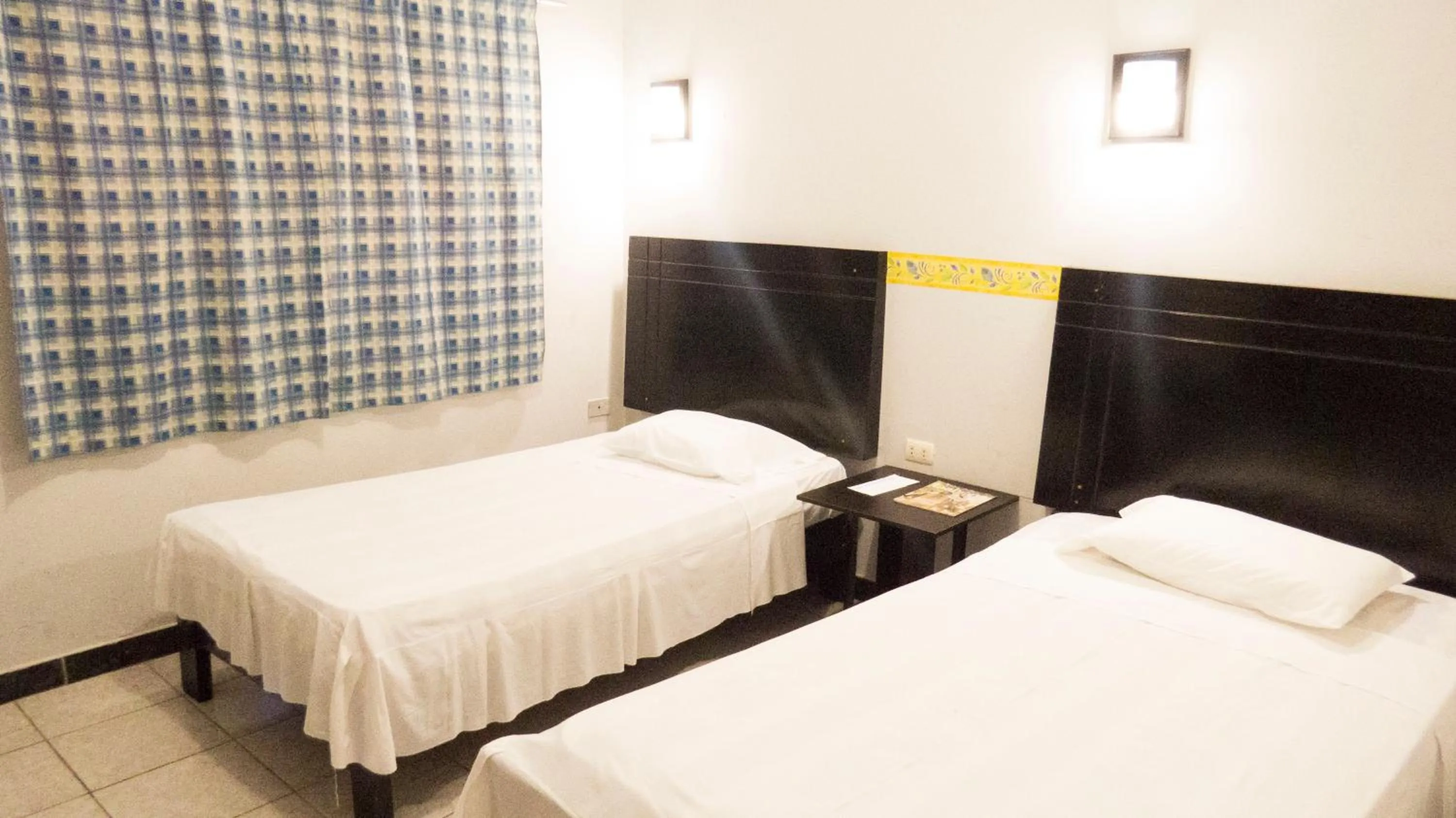 Photo of the whole room, Bed in Jer`s Hostal