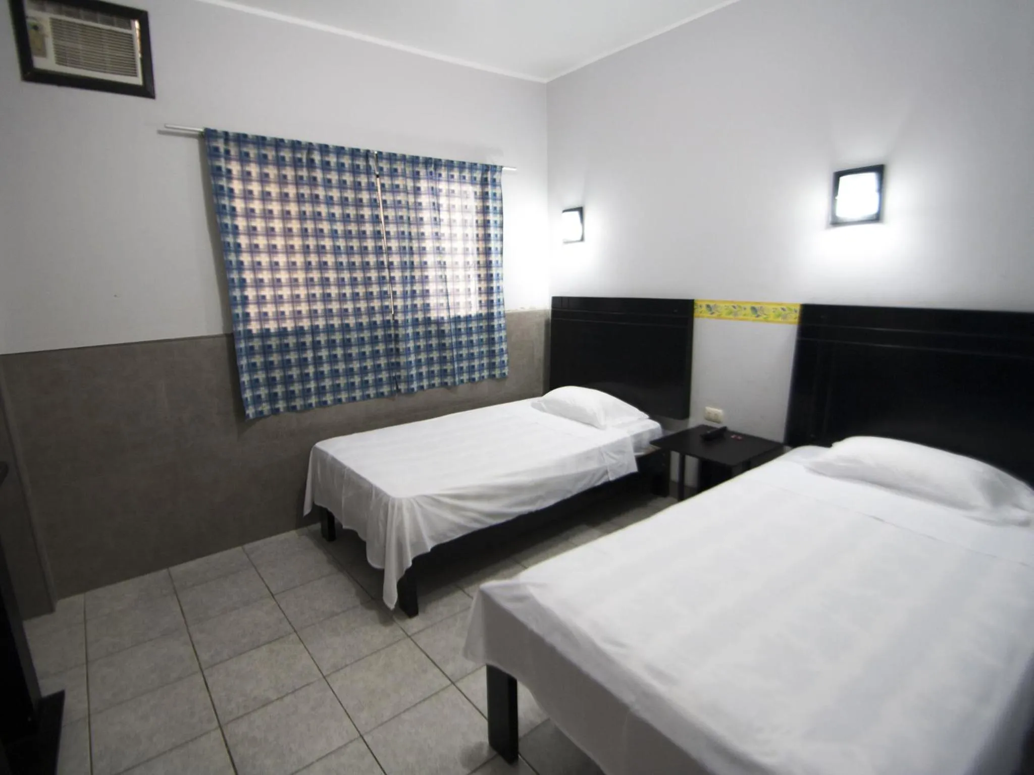 Photo of the whole room, Bed in Jer`s Hostal