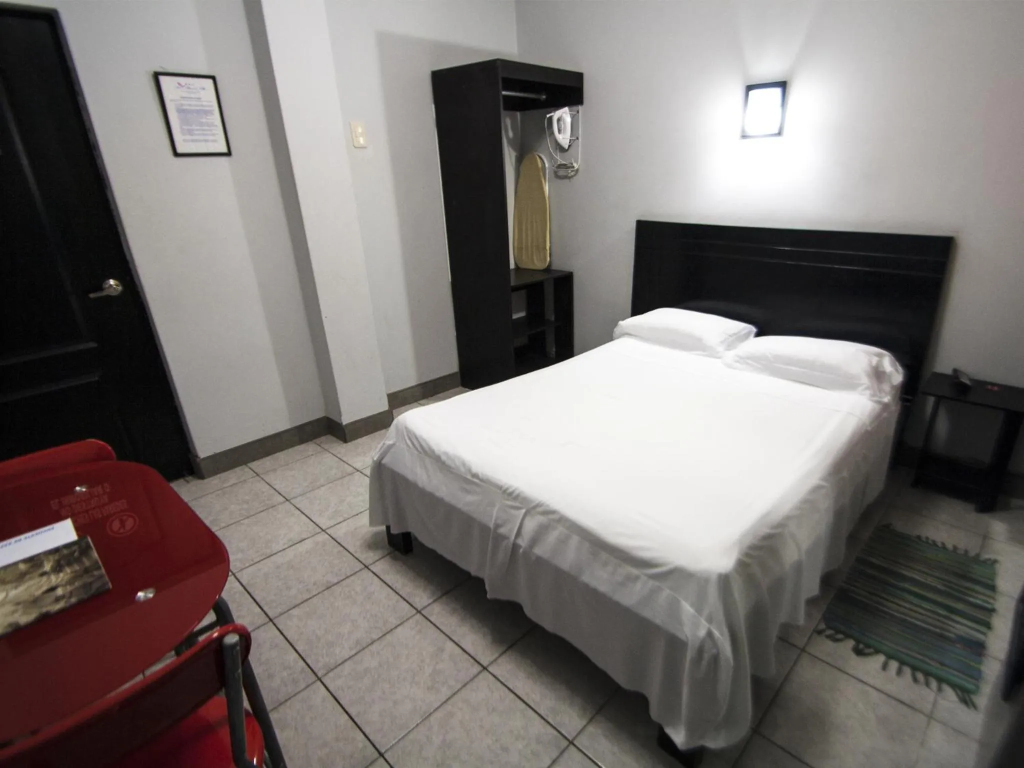 Photo of the whole room, Bed in Jer`s Hostal