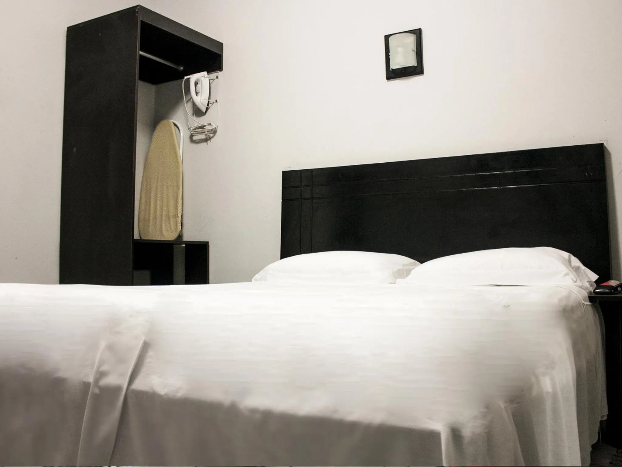 Photo of the whole room, Bed in Jer`s Hostal