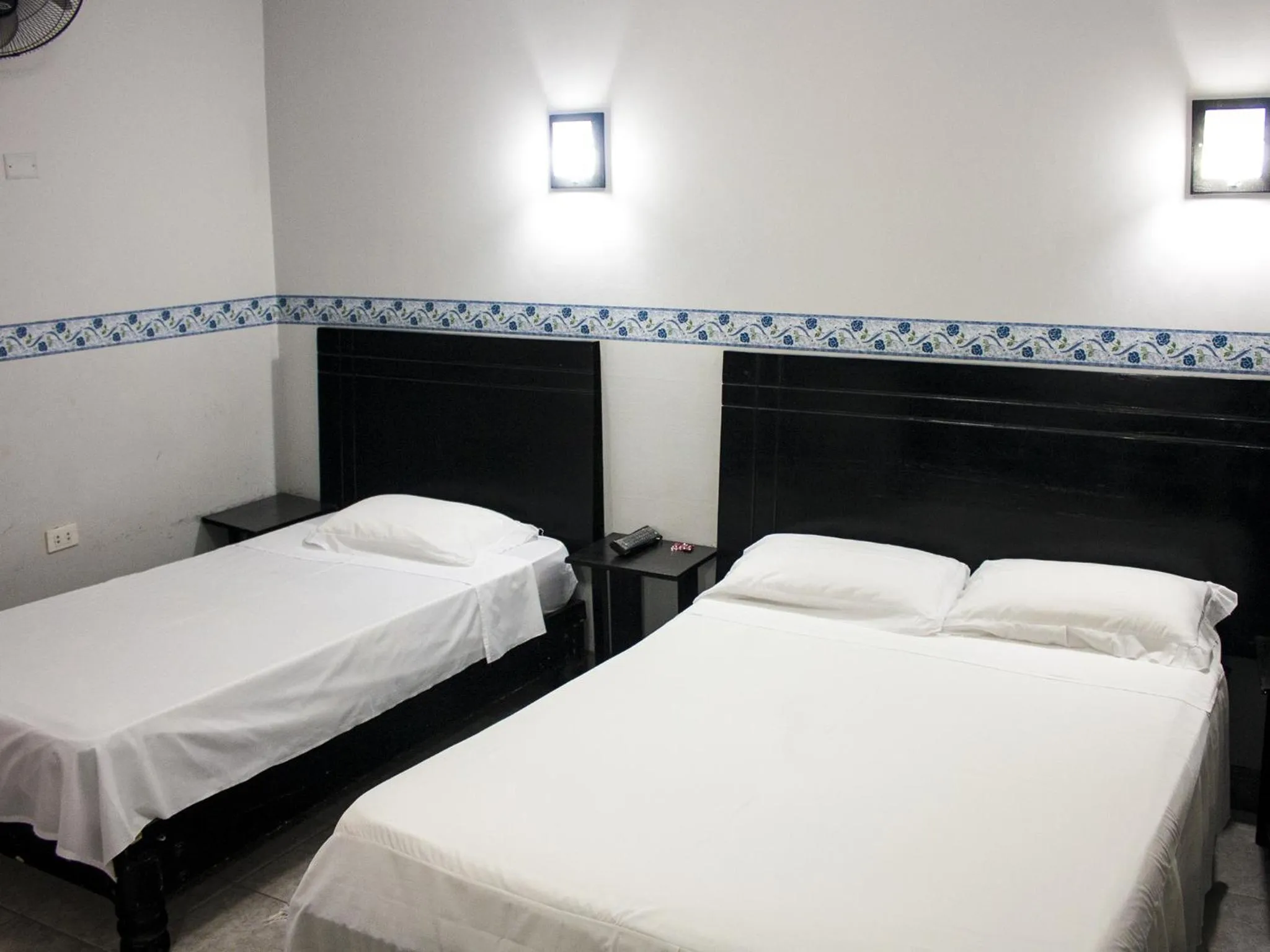 Photo of the whole room, Bed in Jer`s Hostal