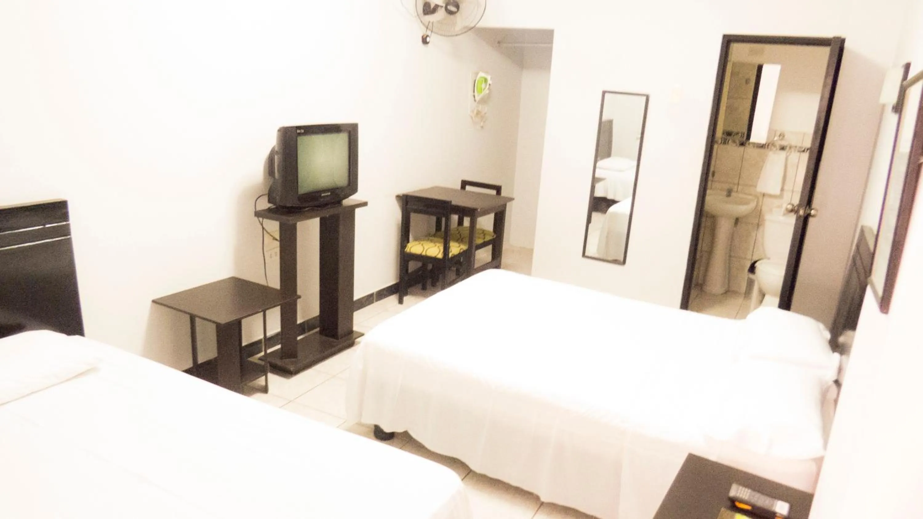 Photo of the whole room, Bed in Jer`s Hostal