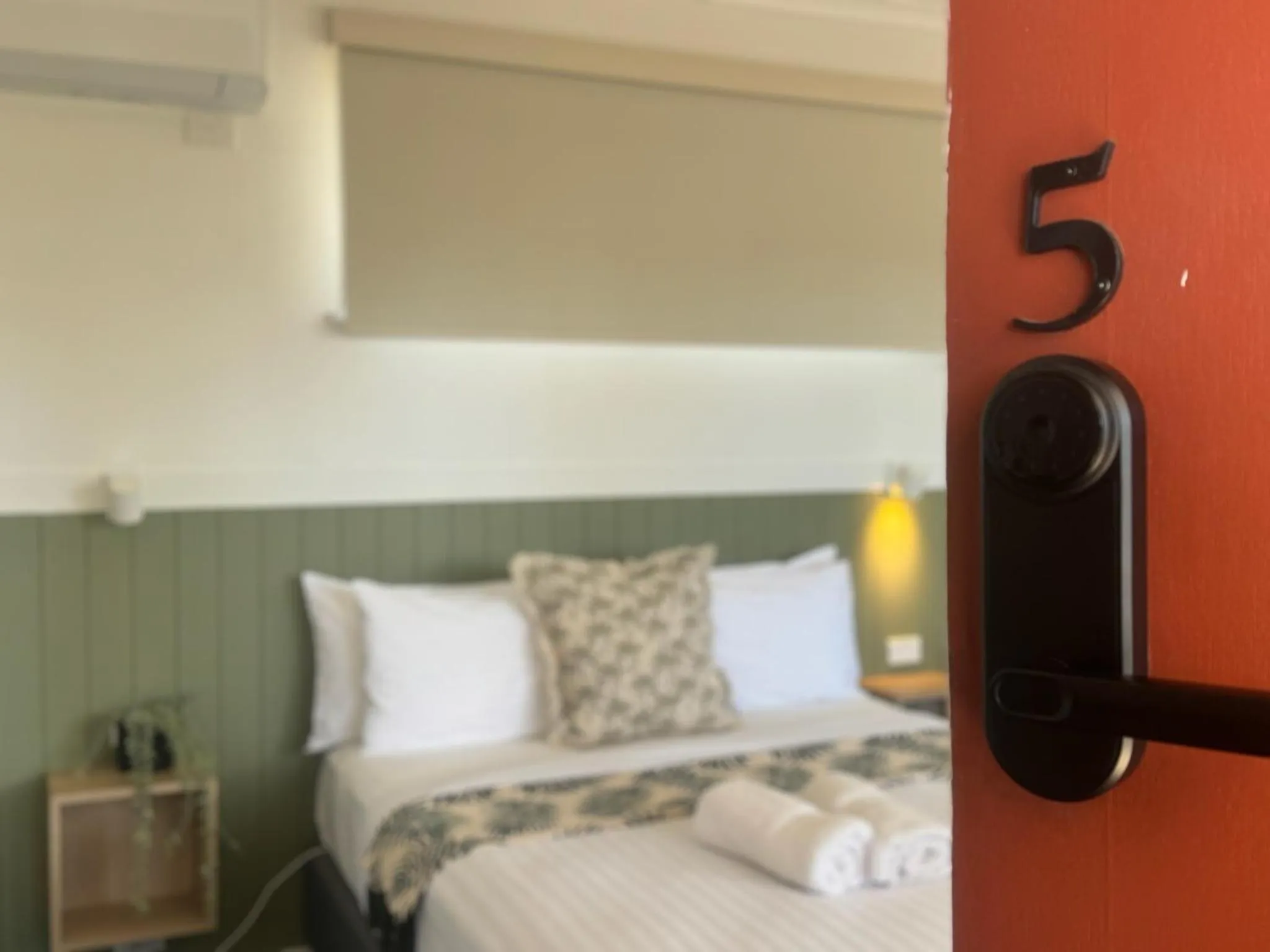 Bed in The Highlander Motel - 24HR Check In