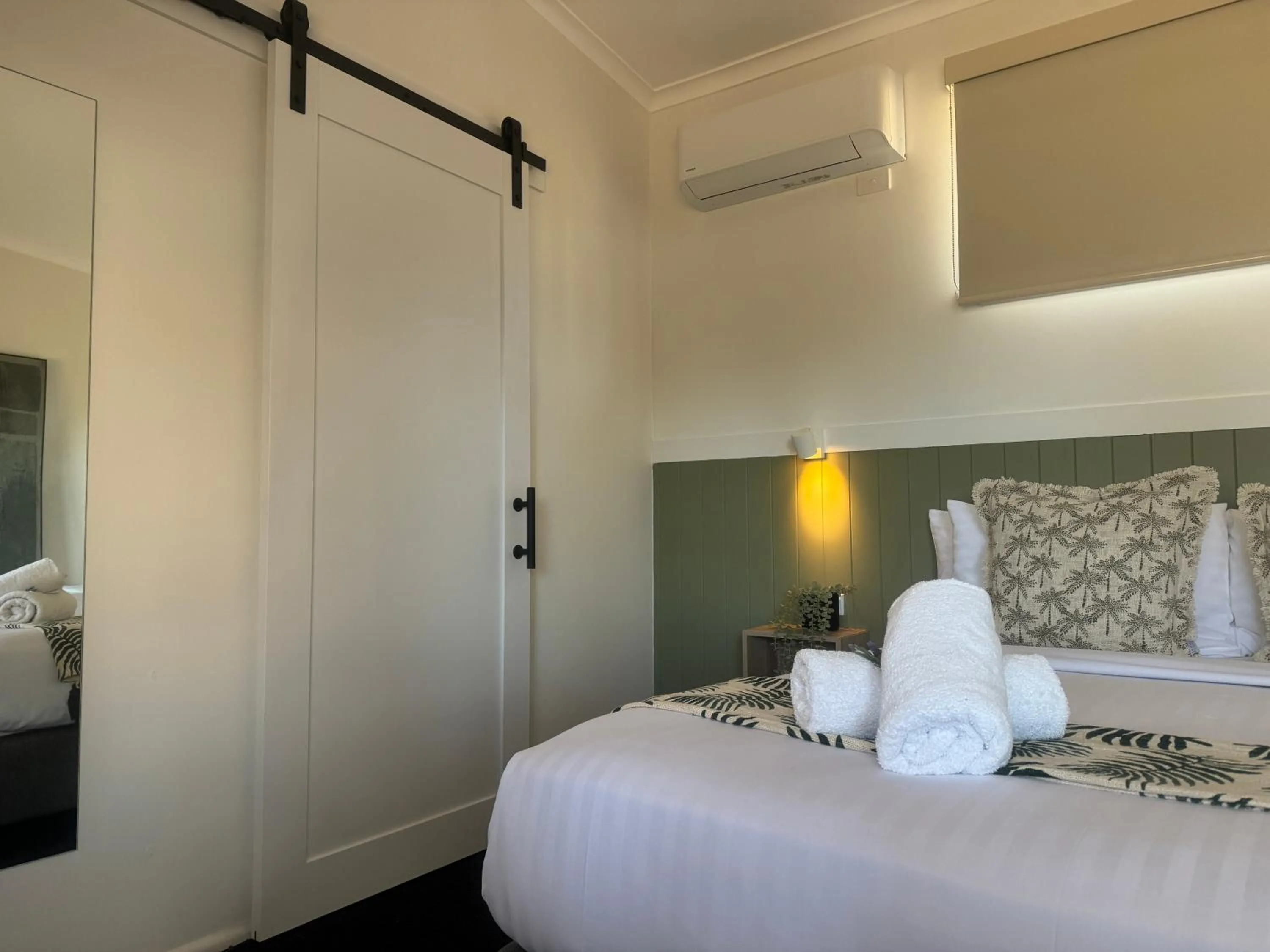 Bed in The Highlander Motel - 24HR Check In