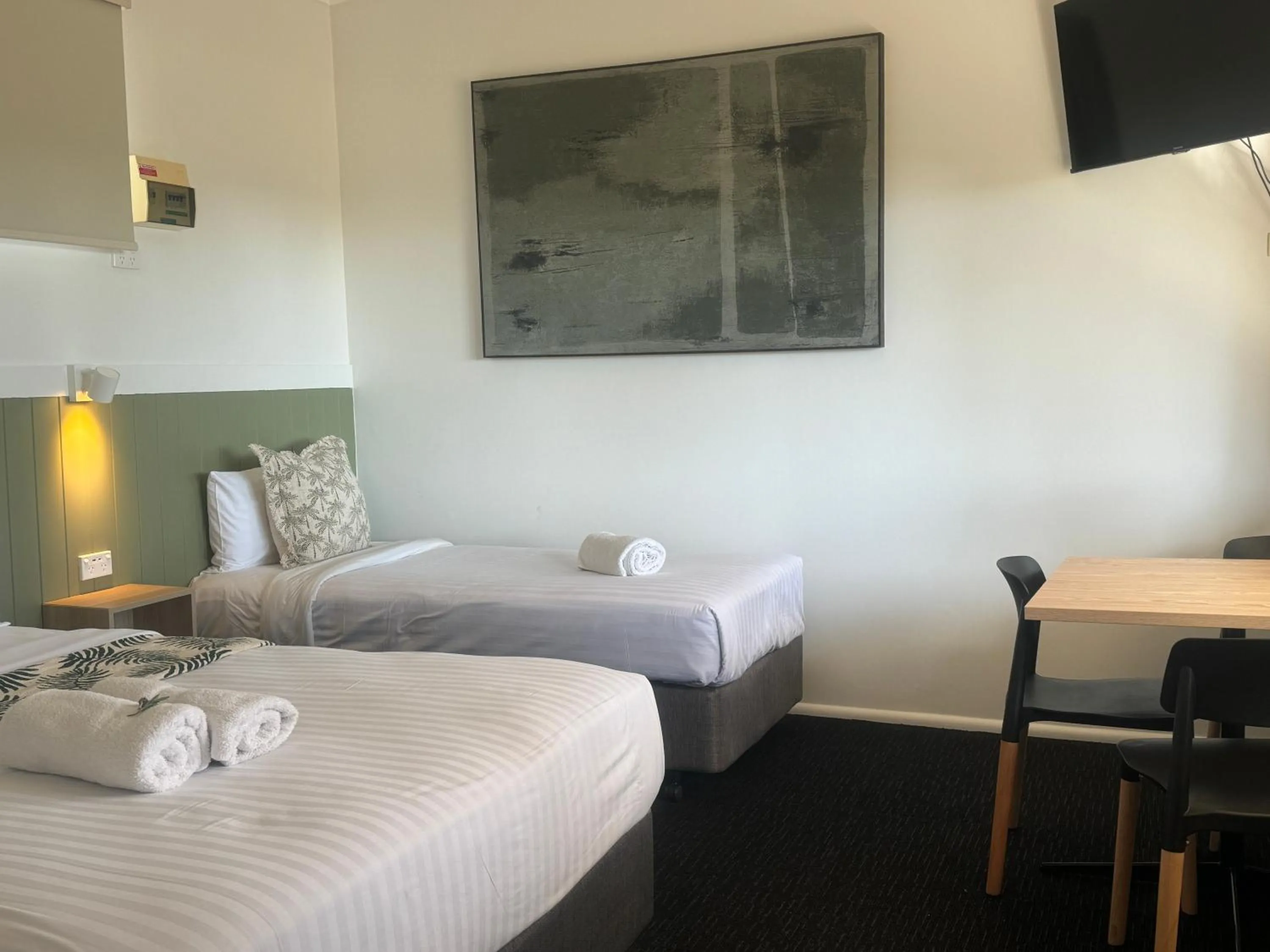 Bed in The Highlander Motel - 24HR Check In