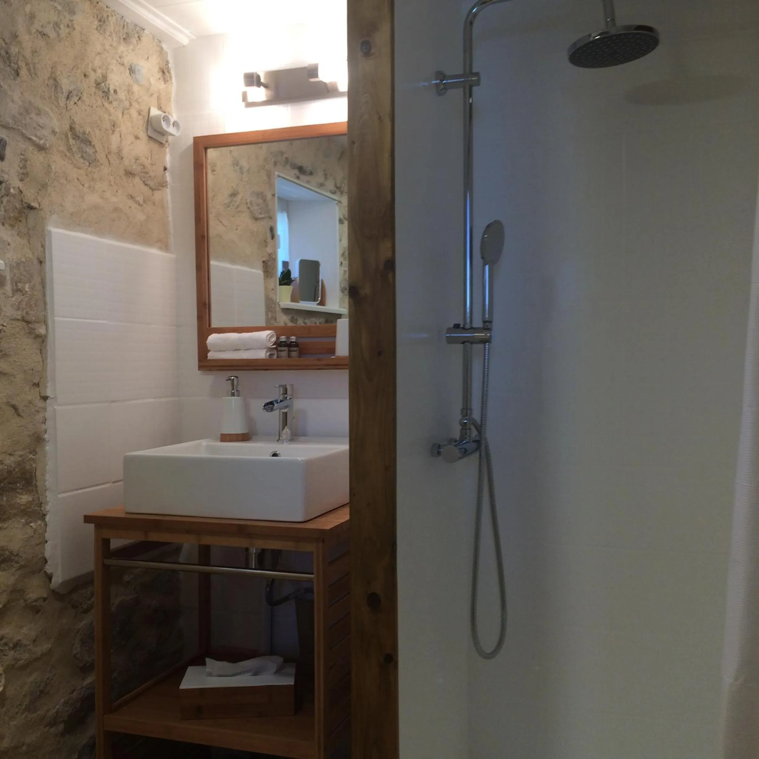 Shower in Chambres d'hôtes de La Roche
