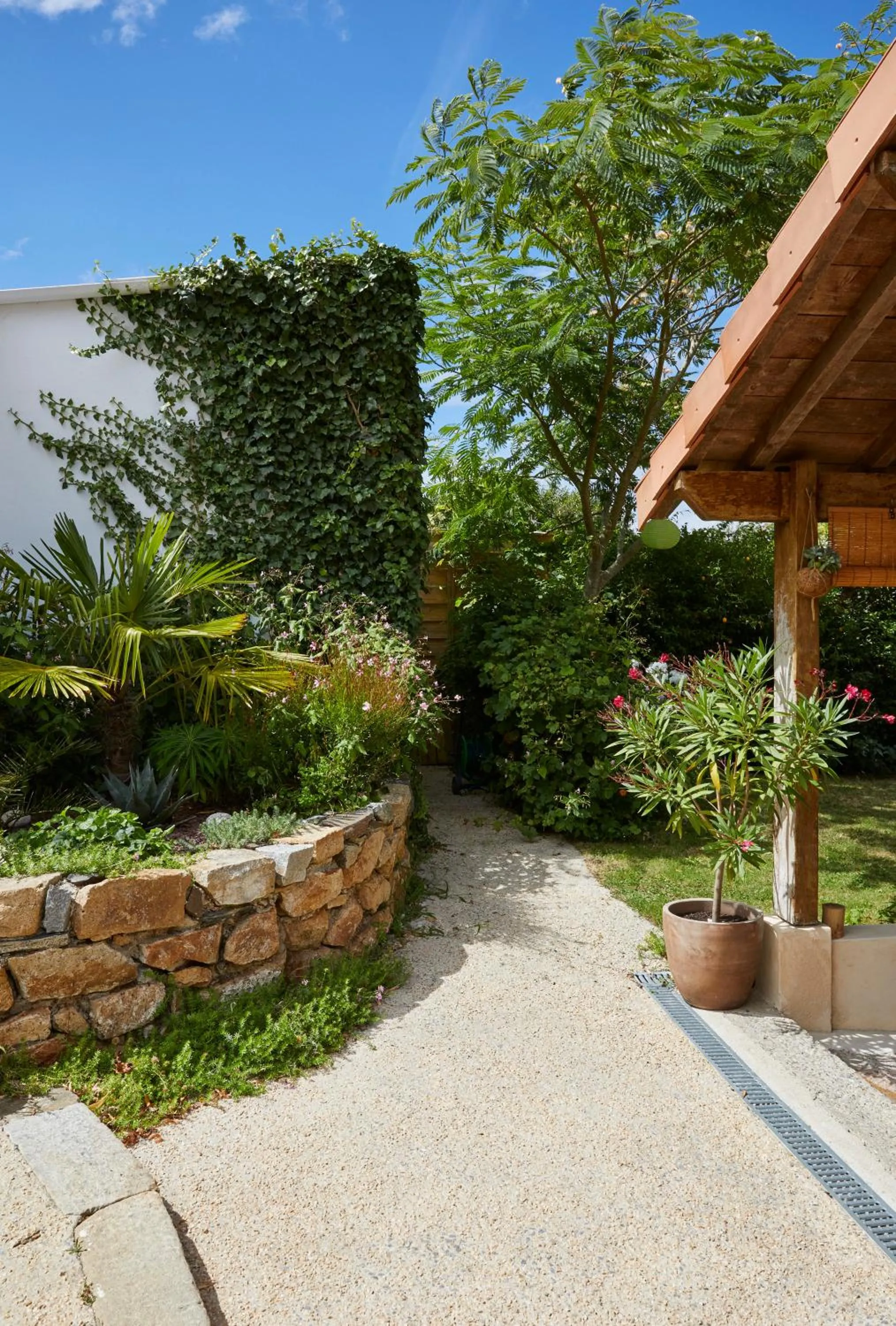 Garden view in Chambres d'hôtes de La Roche