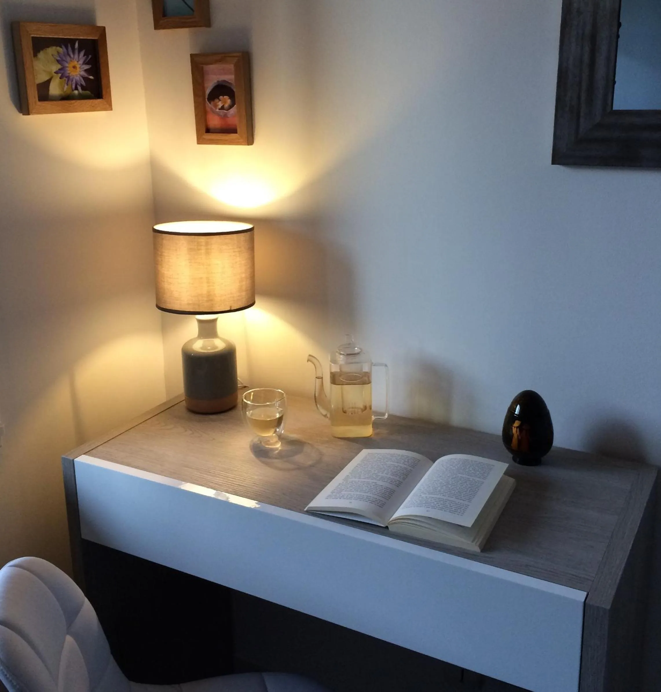 Decorative detail, Bed in Chambres d'hôtes de La Roche