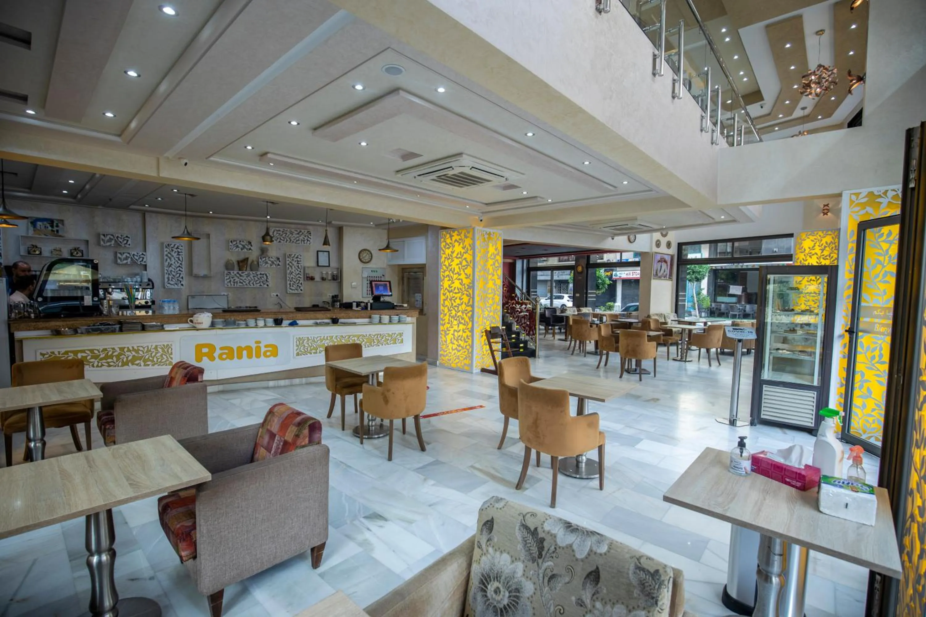 Restaurant/places to eat in Appart Hotel Rania