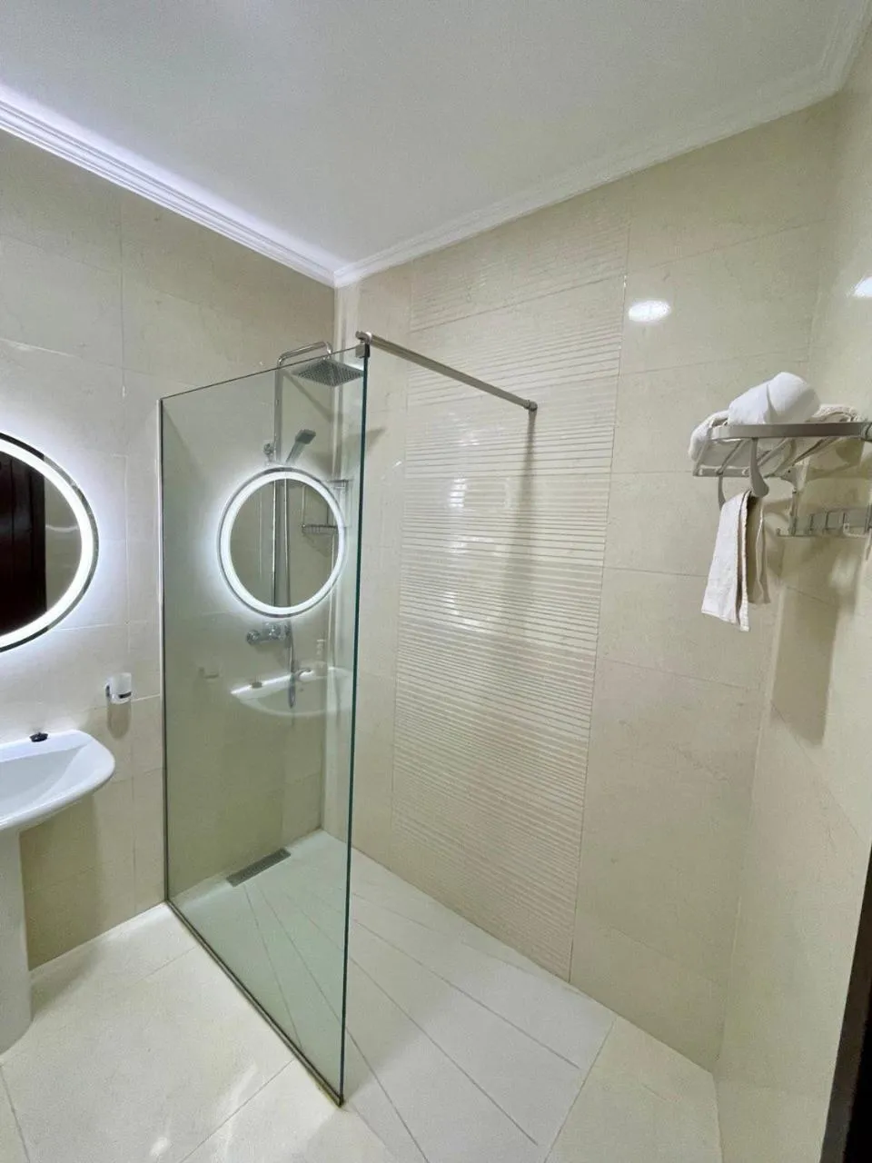 Shower in Appart Hotel Rania