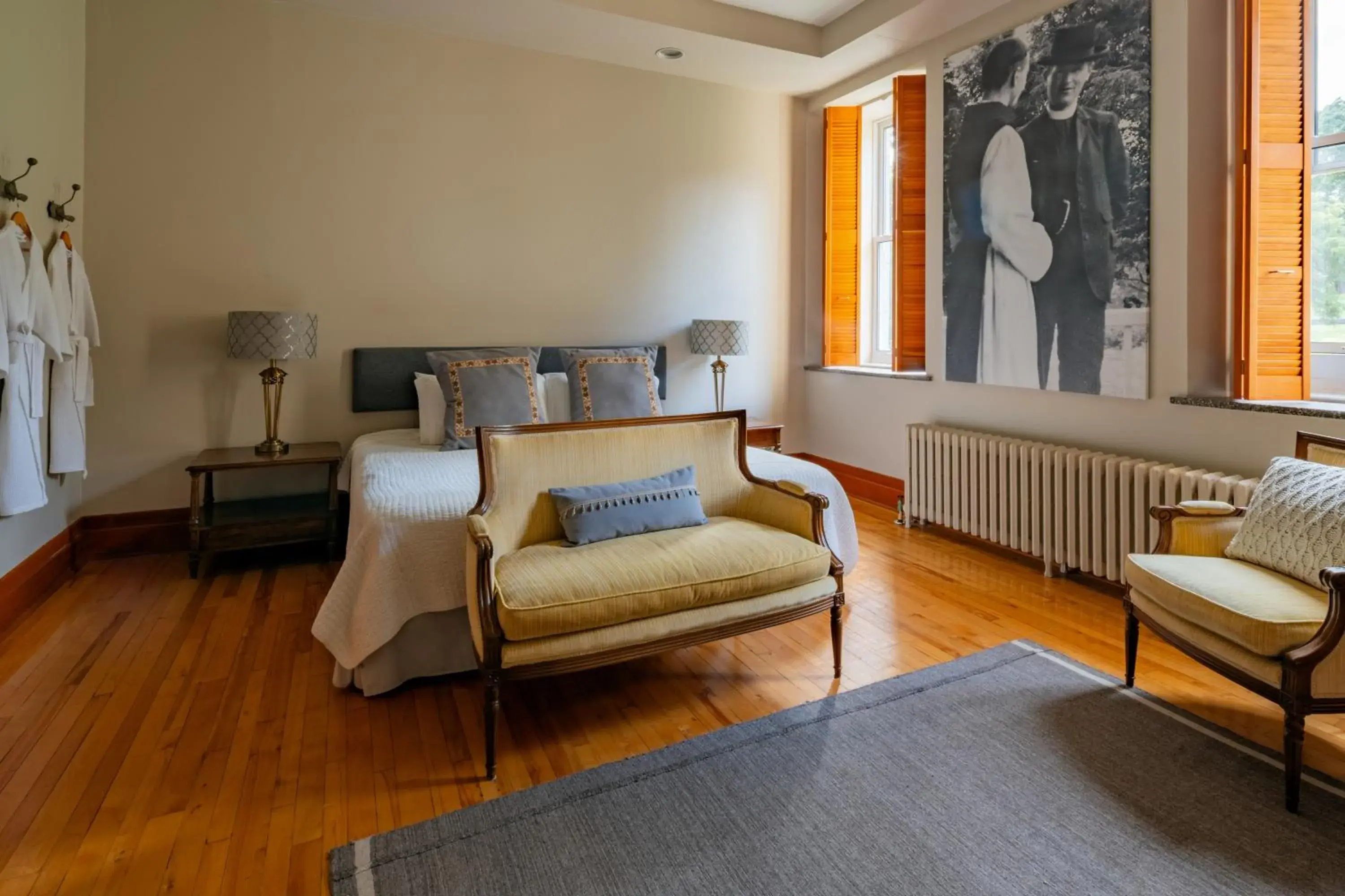 Standard King Room in Auberge de l'Abbaye d'Oka Standard King Room in Auberge de l'Abbaye d'Oka