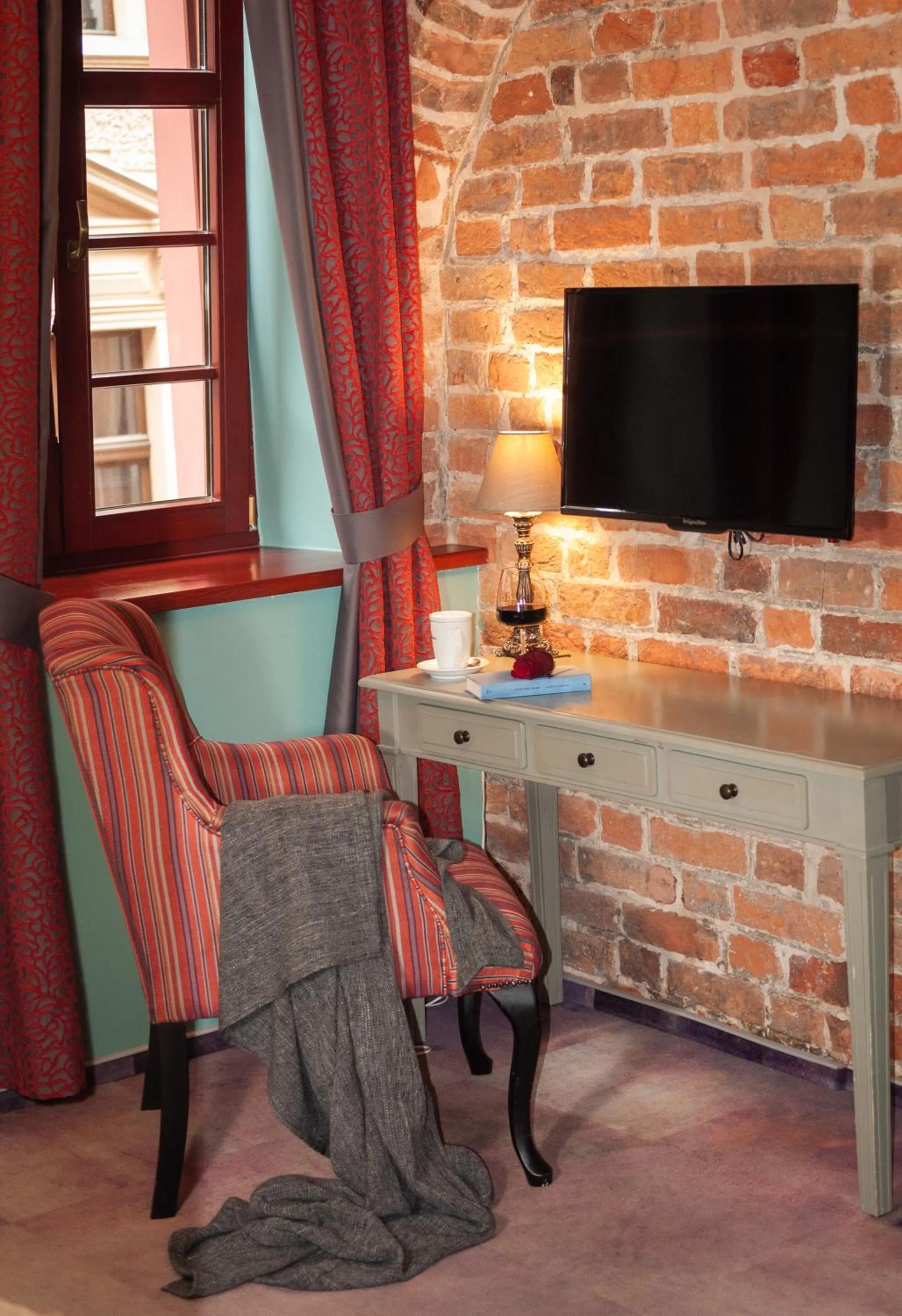 TV and multimedia in Apartamenty Siedem Komnat Siedmiu Mistrzów