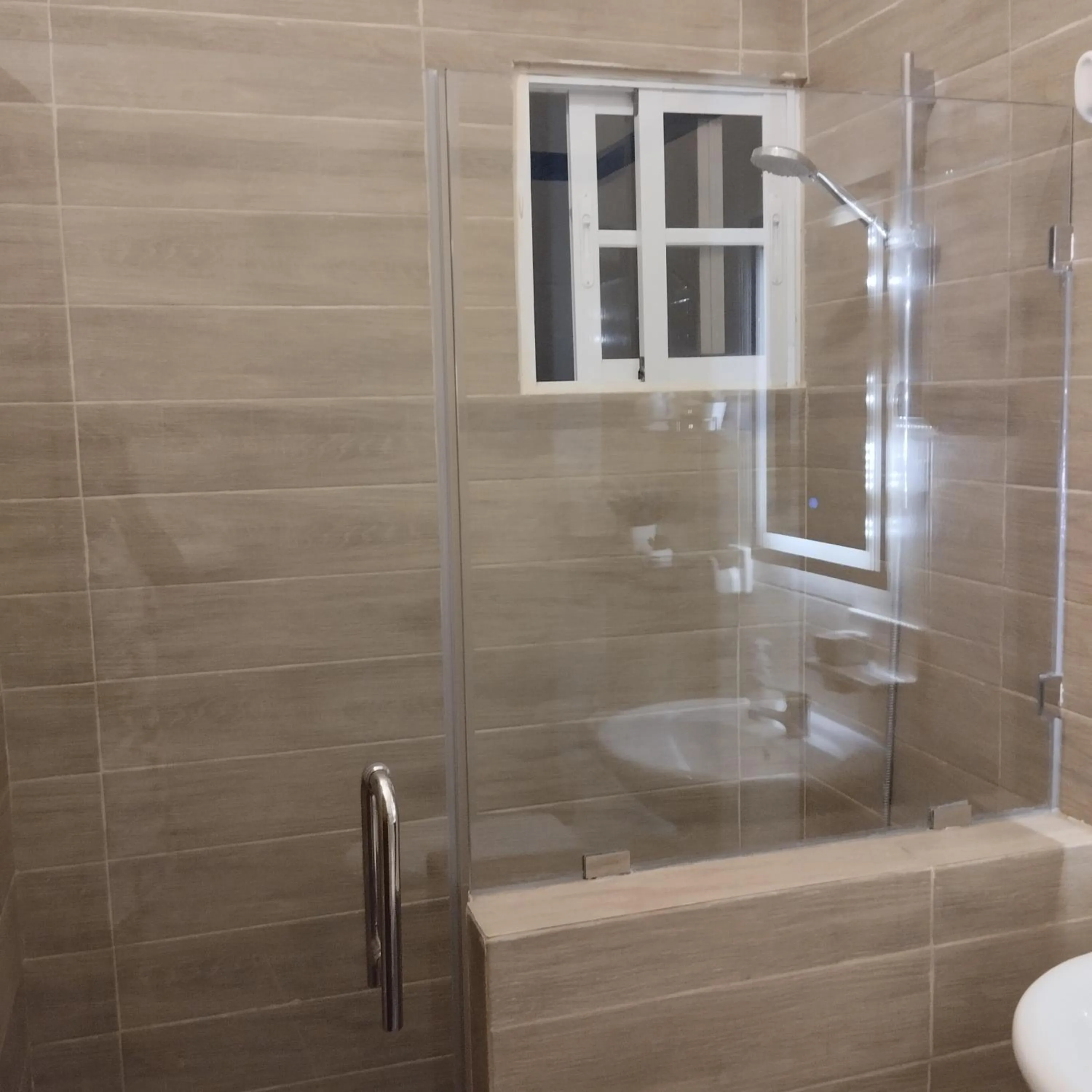 Nely y Pietro share apartment