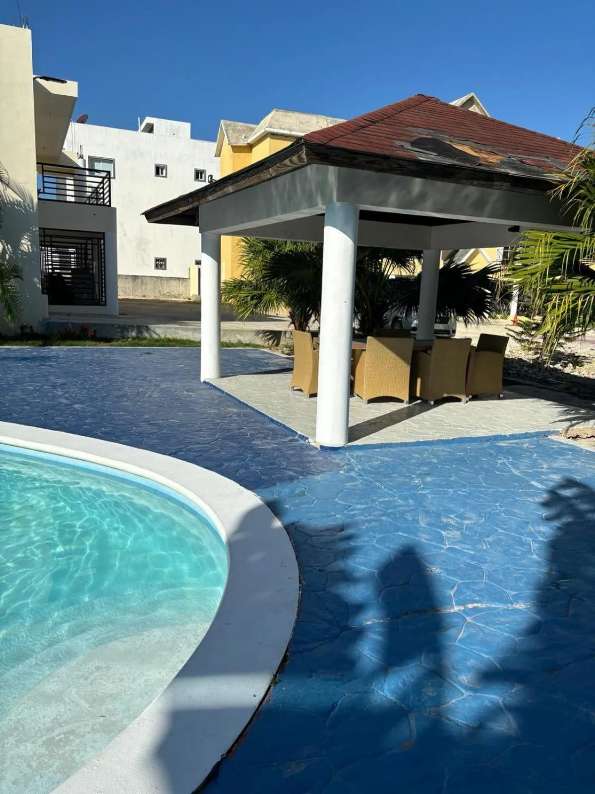 Swimming pool in Nely y Pietro share apartment