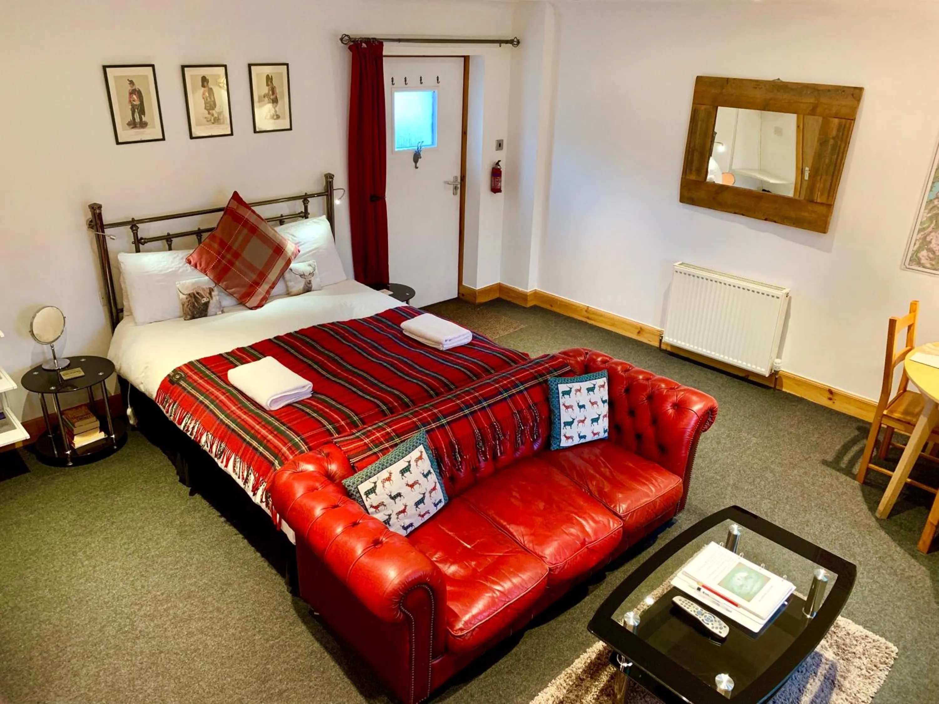 Bed in Garrison Farm with Hot Tub