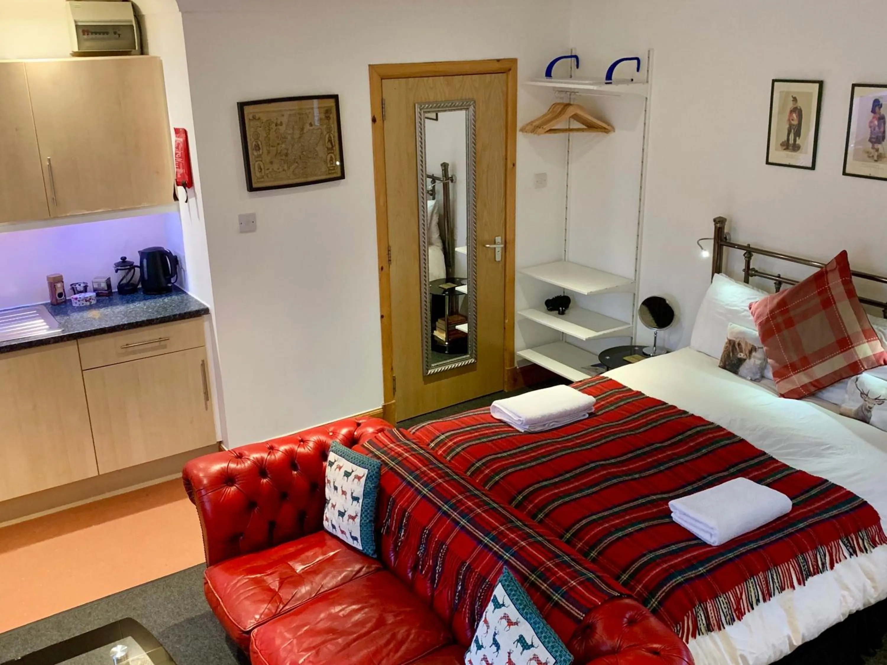 Bed in Garrison Farm with Hot Tub