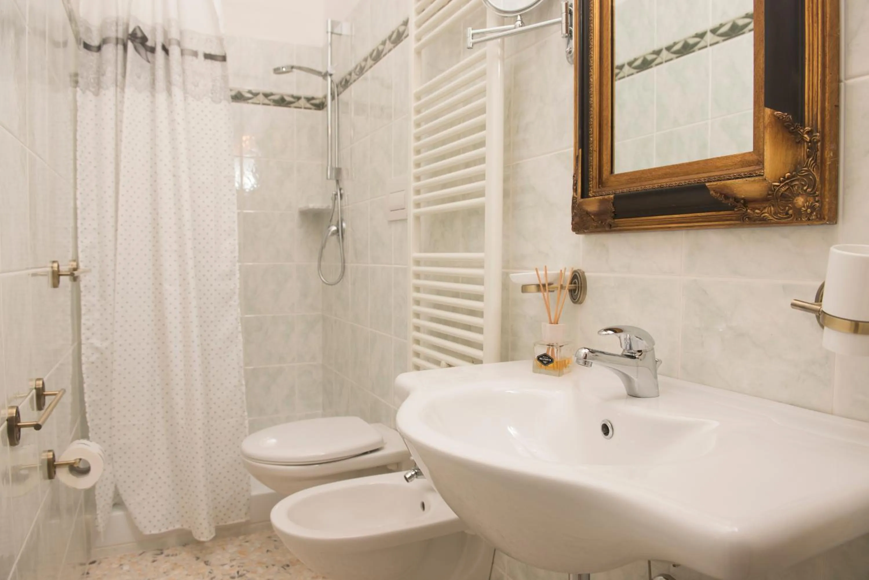 Bathroom in Dimora Cappuccini Guest House