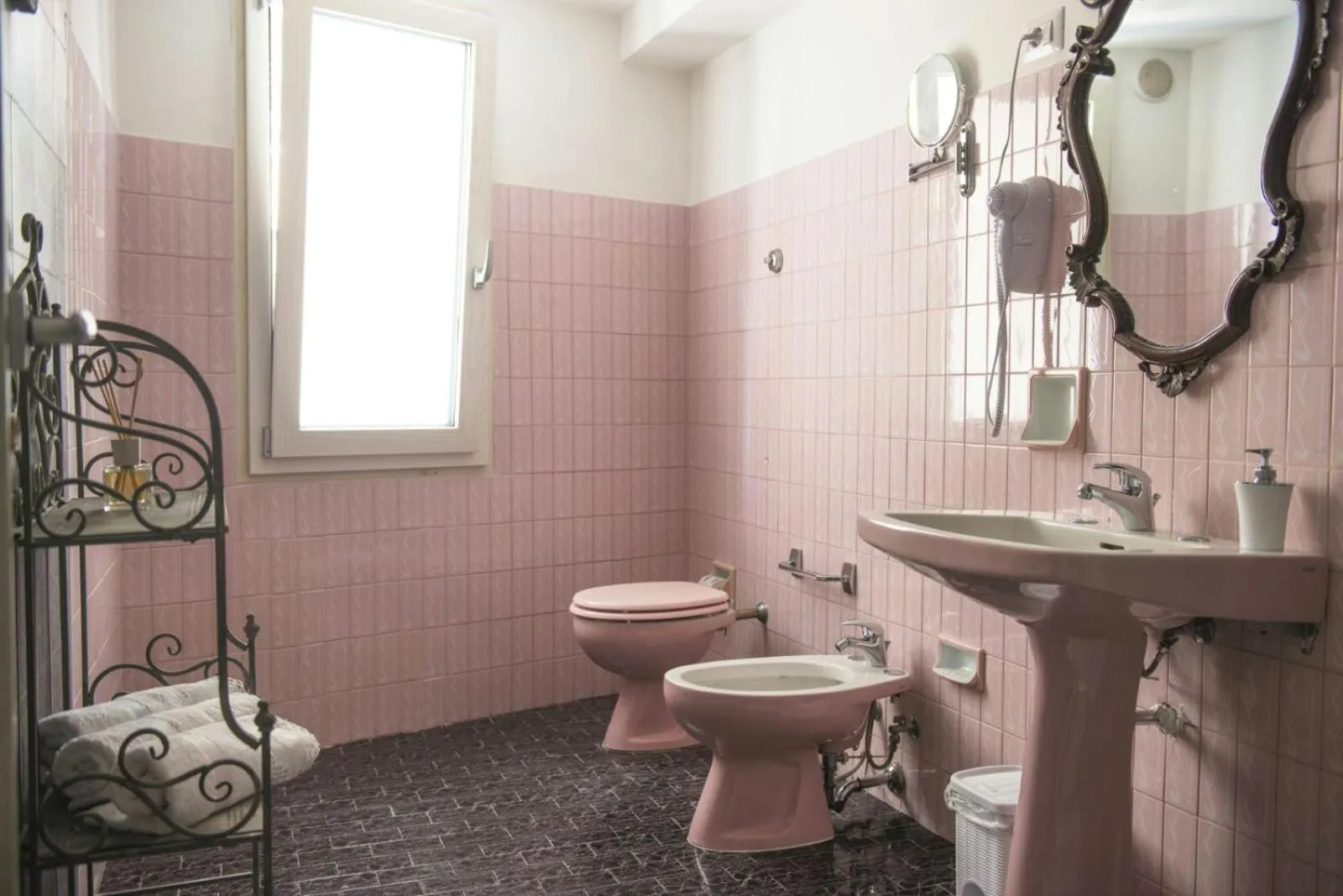 Bathroom in Dimora Cappuccini Guest House