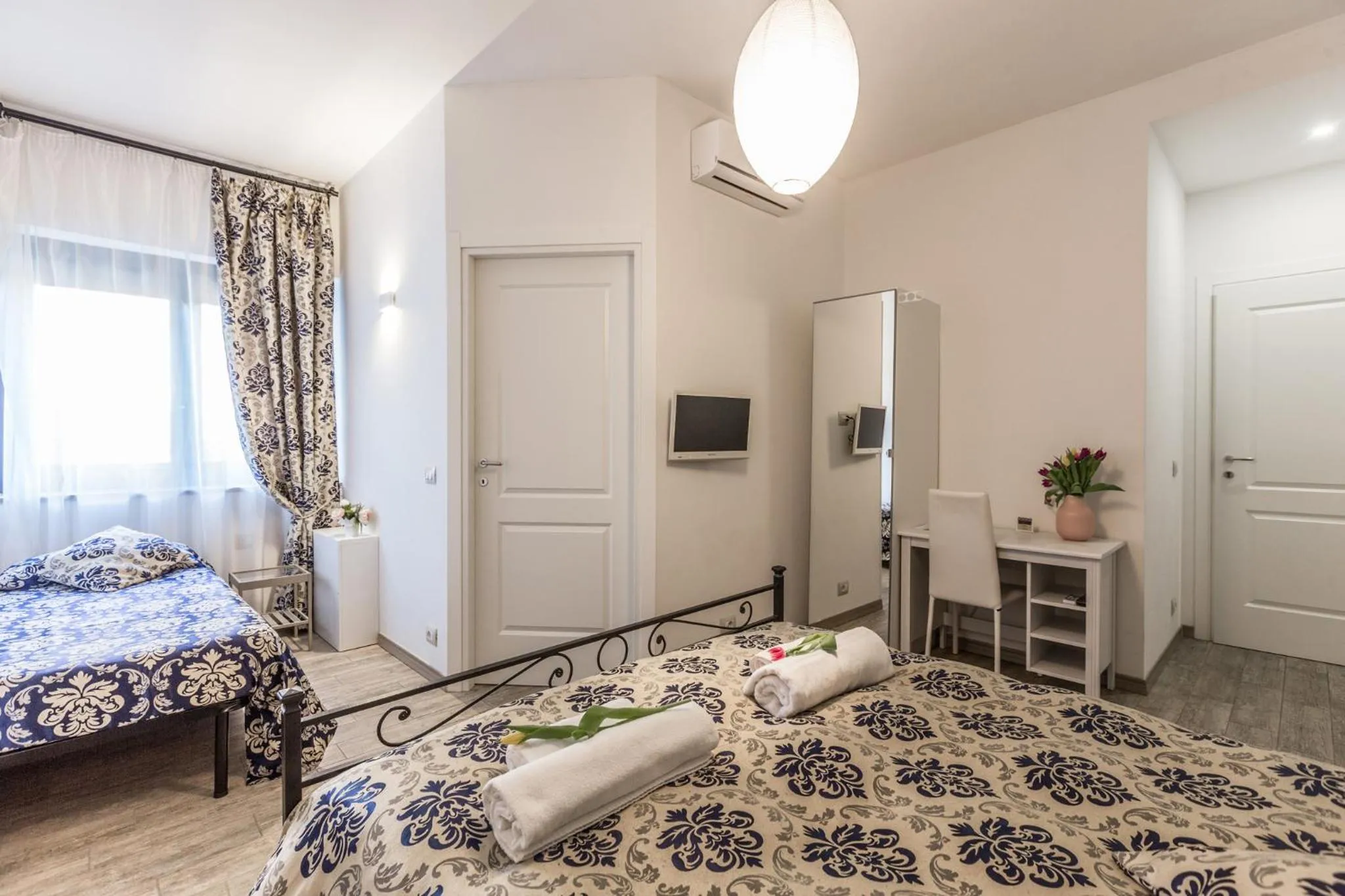 Bed in Central City Rooms