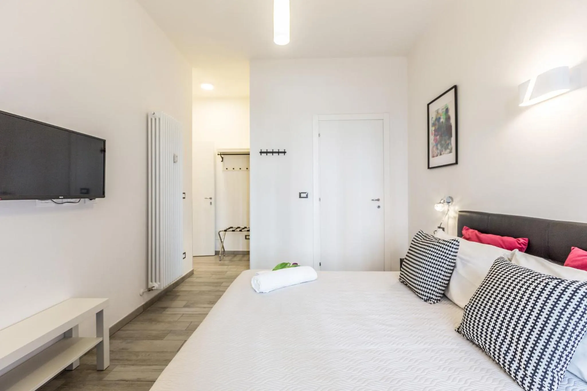 Bedroom, Bed in Central City Rooms