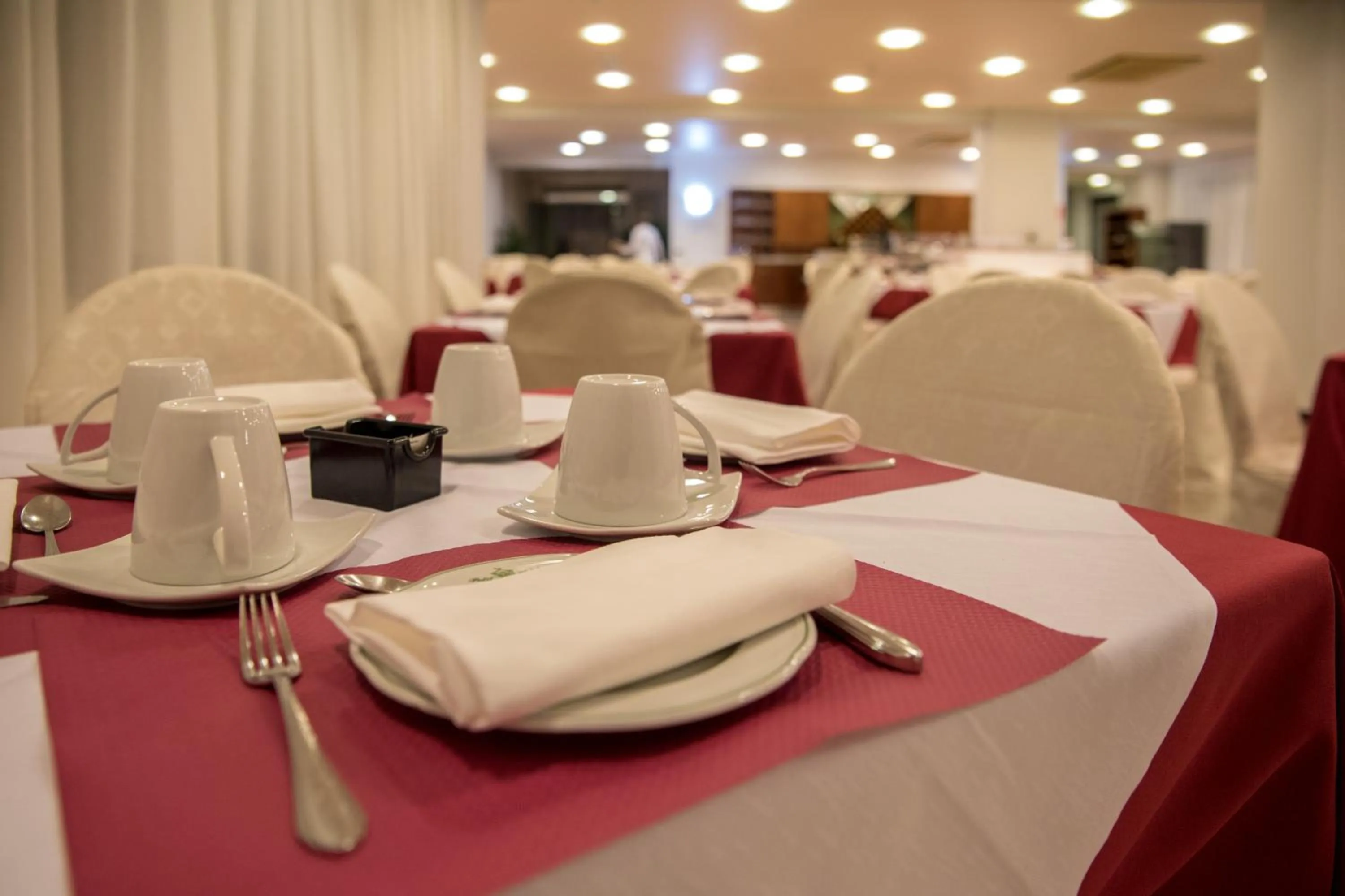 Restaurant/places to eat in New Petit Hotel