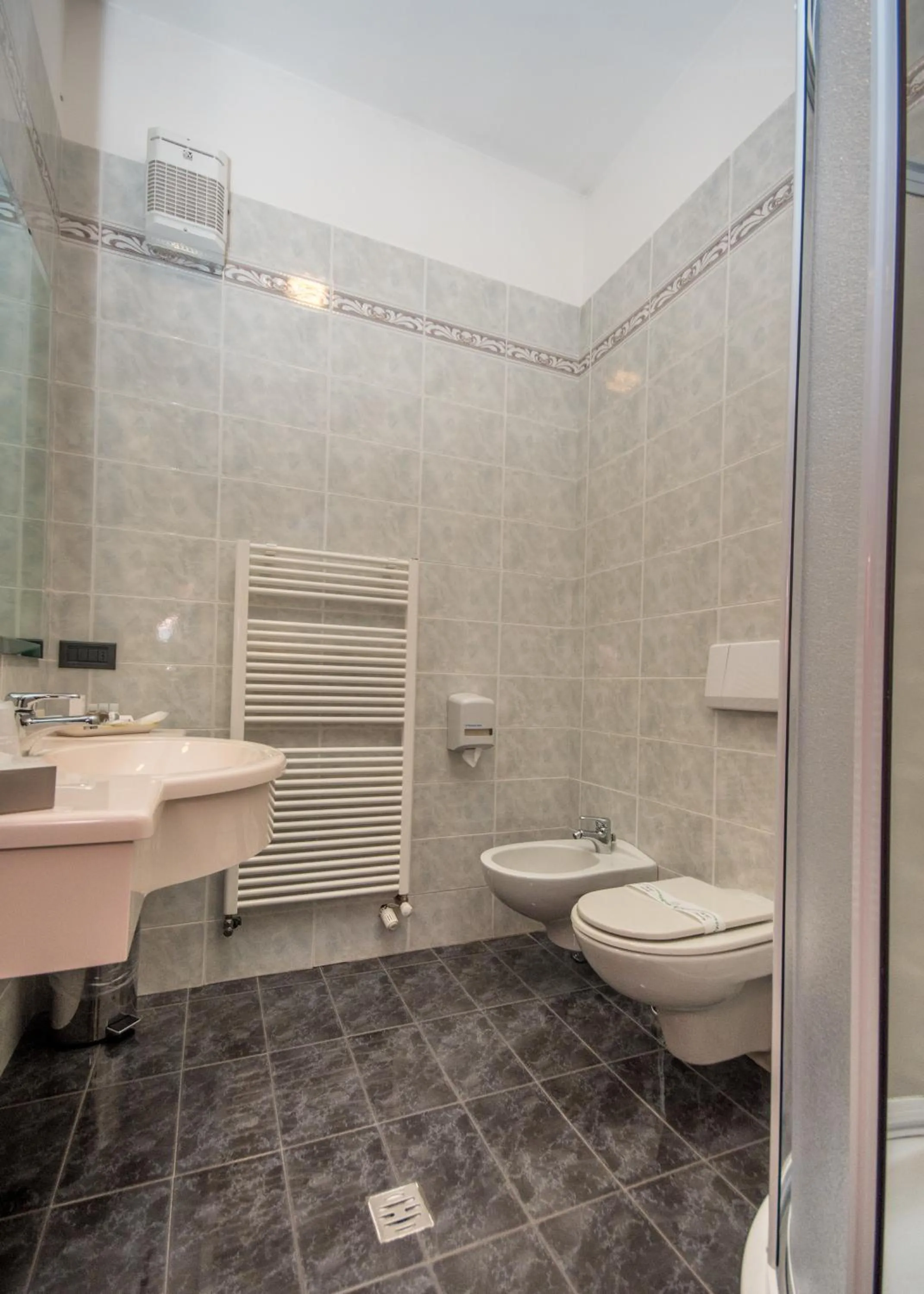 Bathroom in New Petit Hotel