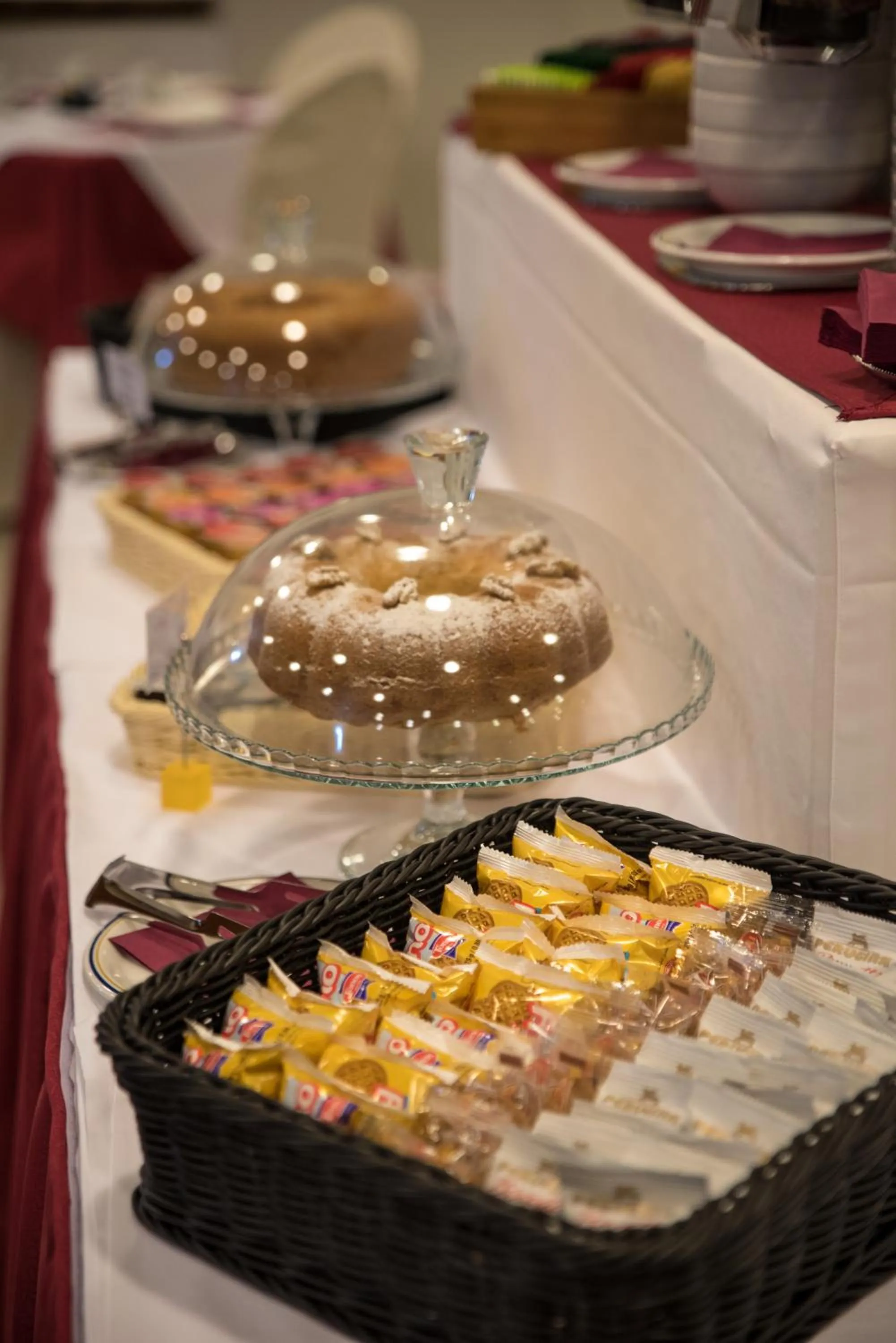 Restaurant/places to eat in New Petit Hotel