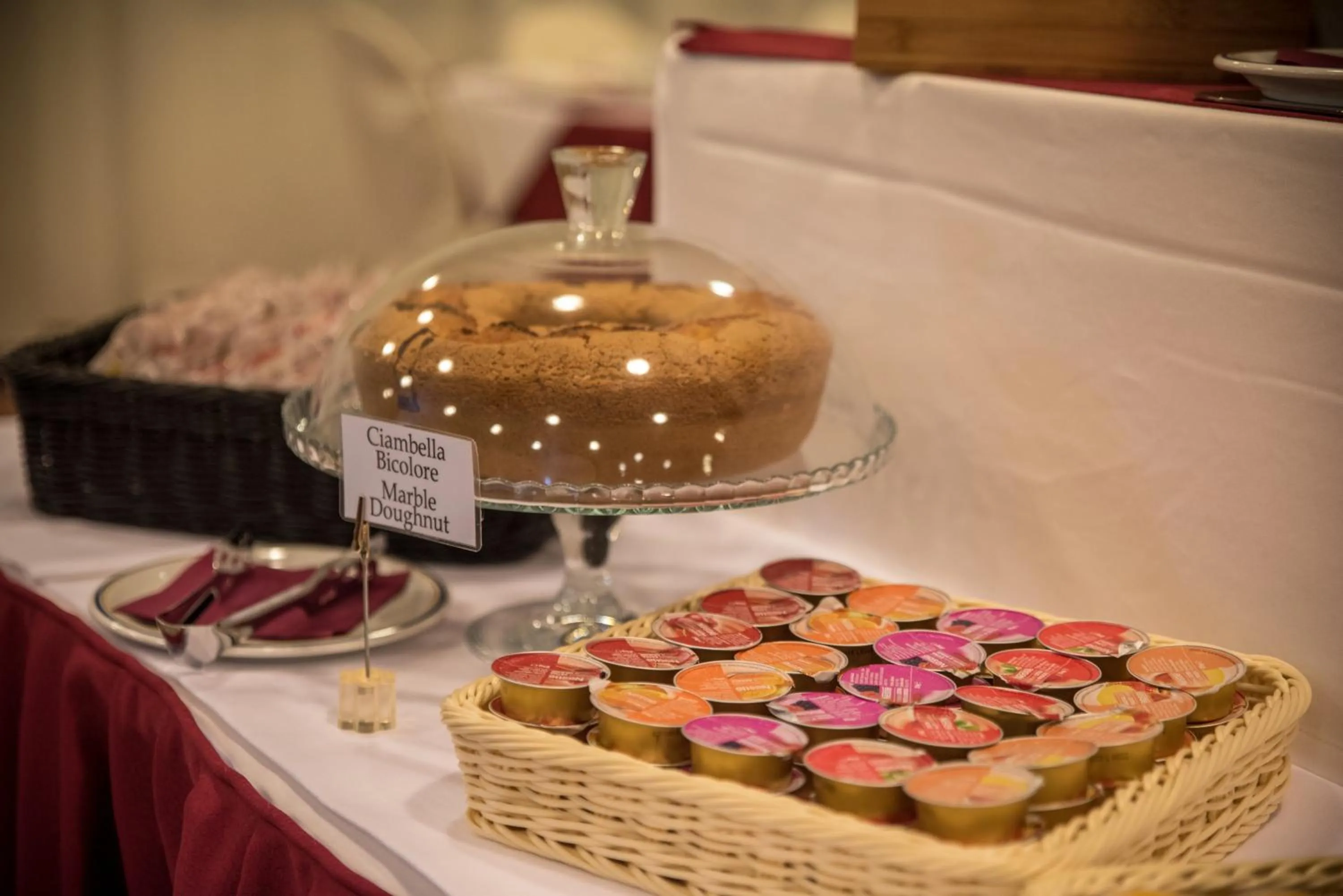 Restaurant/places to eat in New Petit Hotel