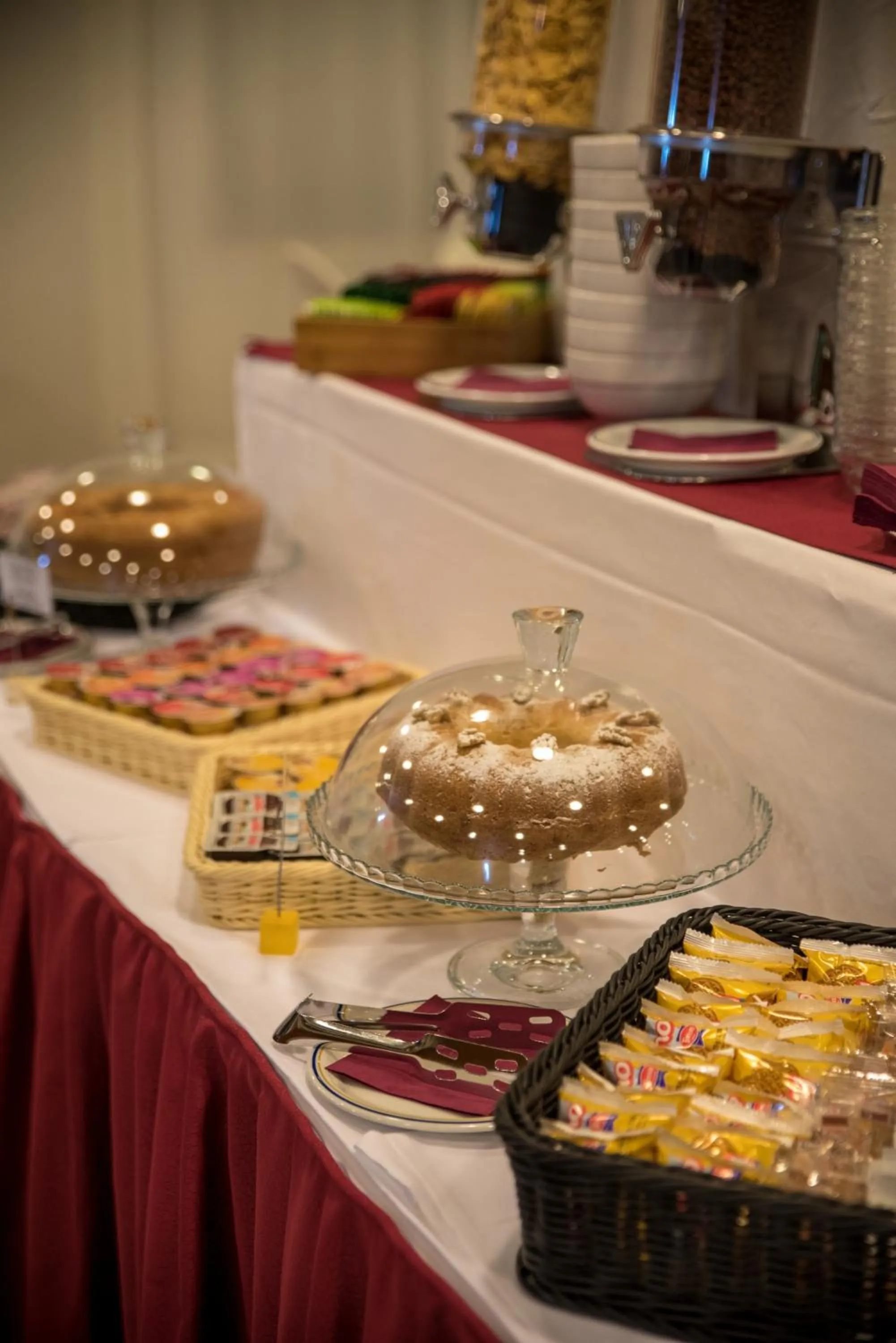 Restaurant/places to eat in New Petit Hotel