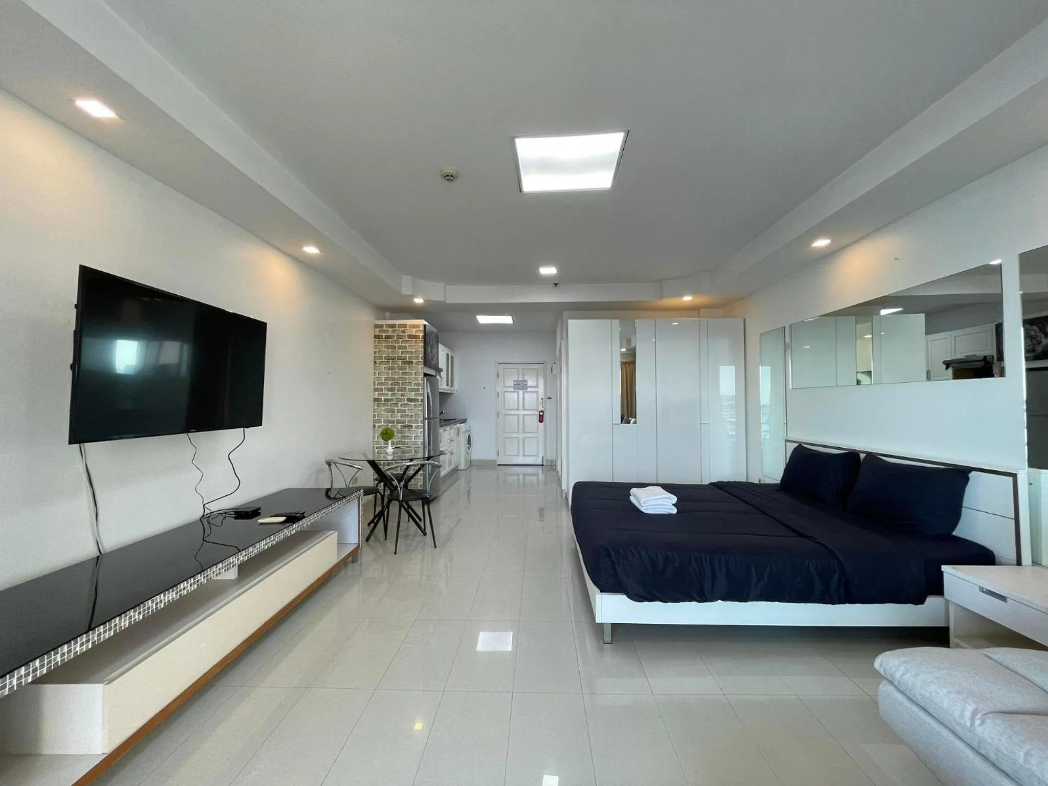 View Talay 6 by Pat 42