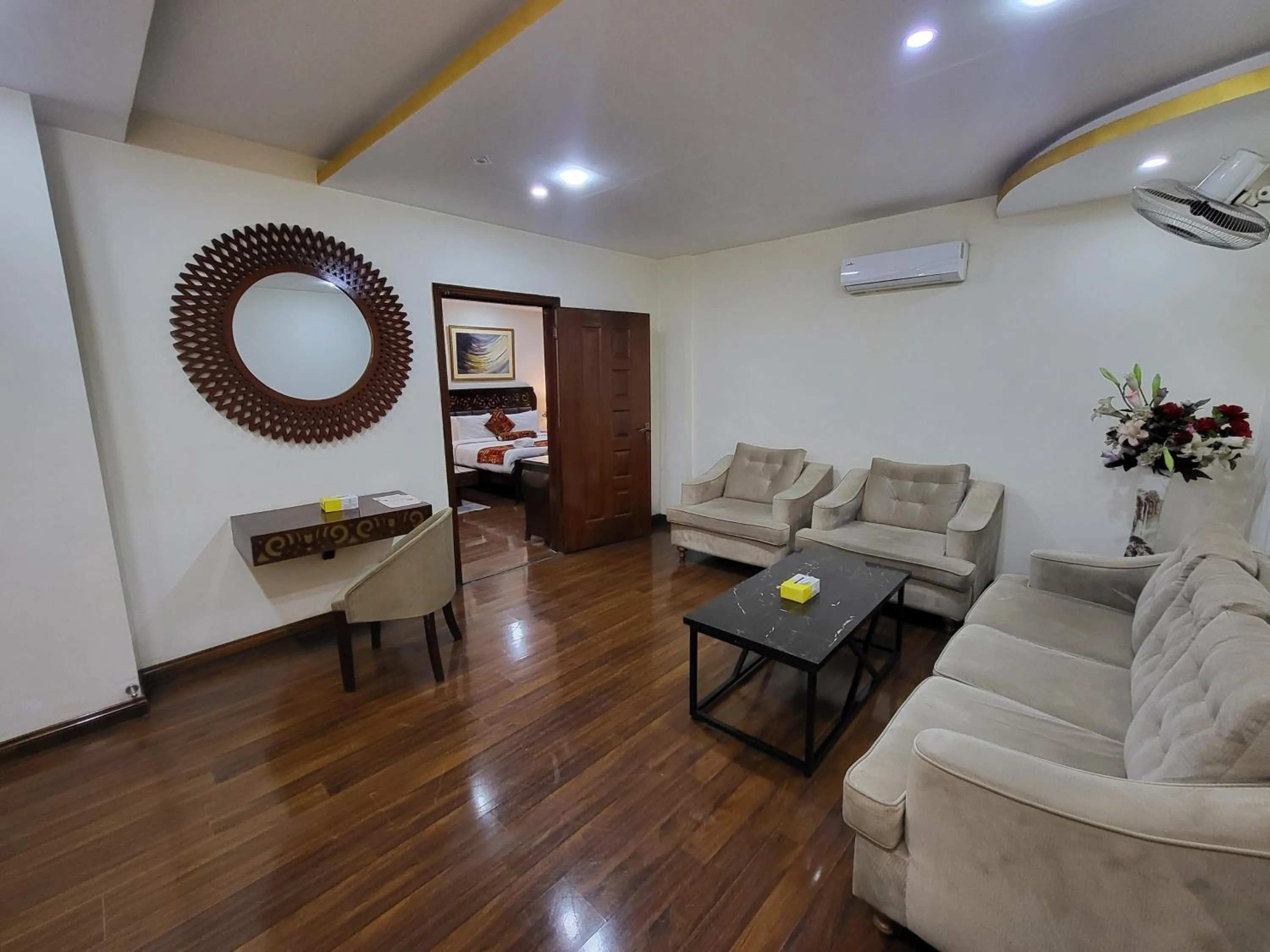 TV and multimedia in Grand Millennium Hotel