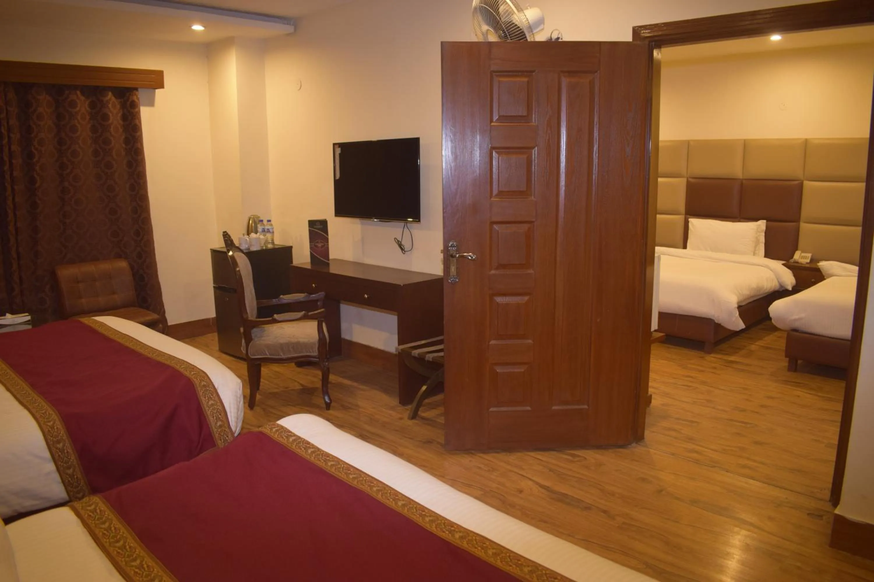 Communal lounge/ TV room, Bed in Grand Millennium Hotel